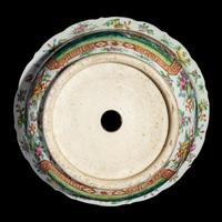 A Chinese Export Rose Medallion Jardinière, Second Half 19th Century 清晚期 廣彩花卉紋花盆