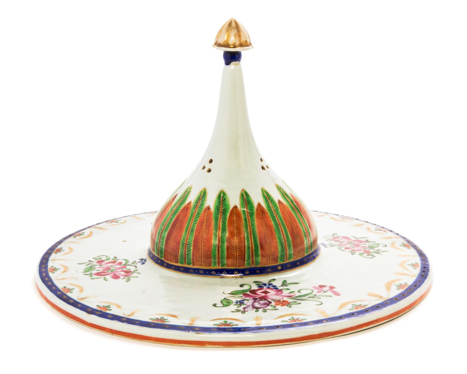 A Chinese Export Porcelain Islamic Market Dish Cover Diameter 10 7/8 inches. — CIRCA 1825