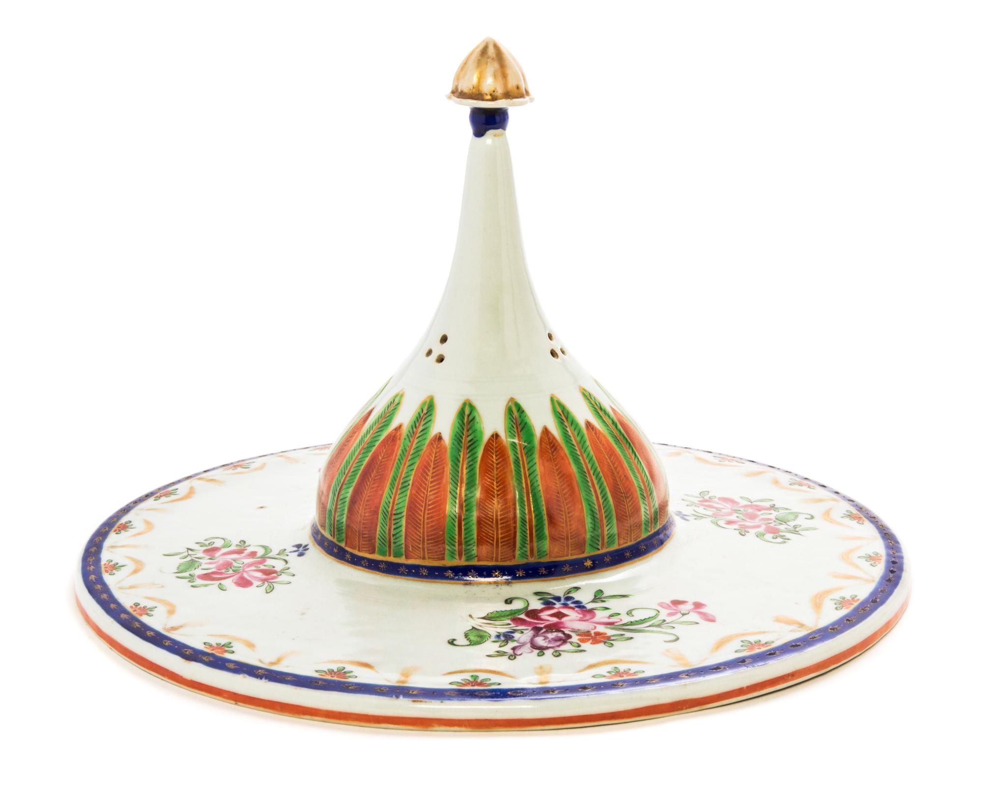 A Chinese Export Porcelain Islamic Market Dish Cover Diameter 10 7/8 inches. — CIRCA 1825
