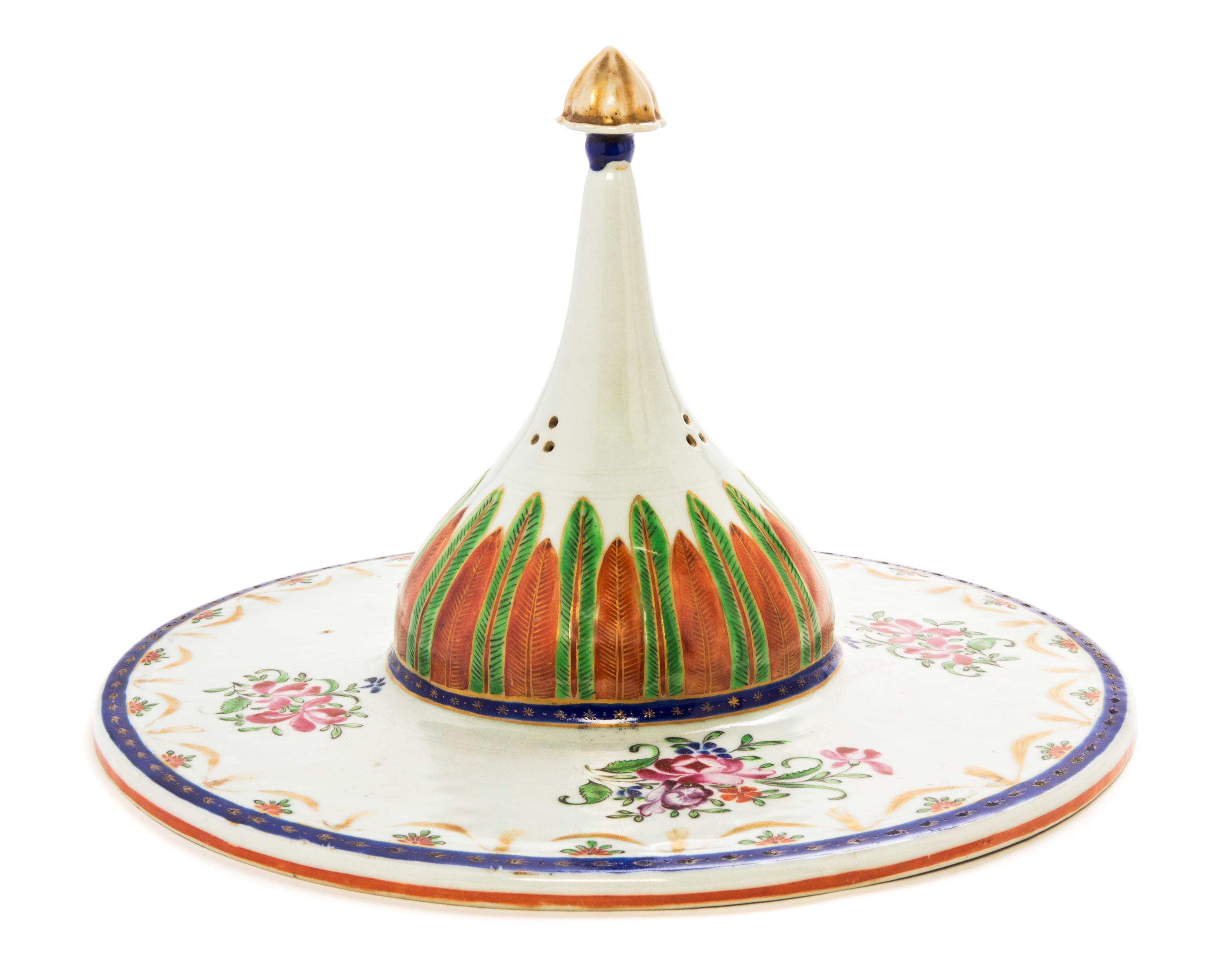 A Chinese Export Porcelain Islamic Market Dish Cover Diameter 10 7/8 inches. — CIRCA 1825