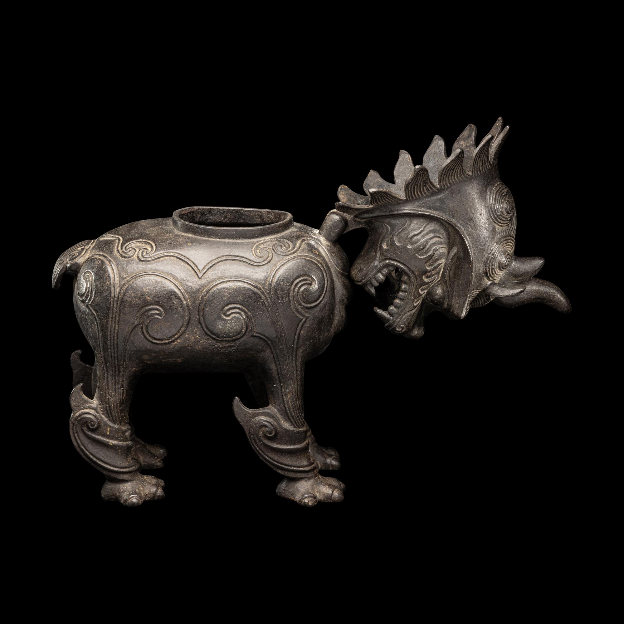 A Chinese Ming Style Patinated Bronze Luduan -Form Incense Burner 明式铜甪端爐