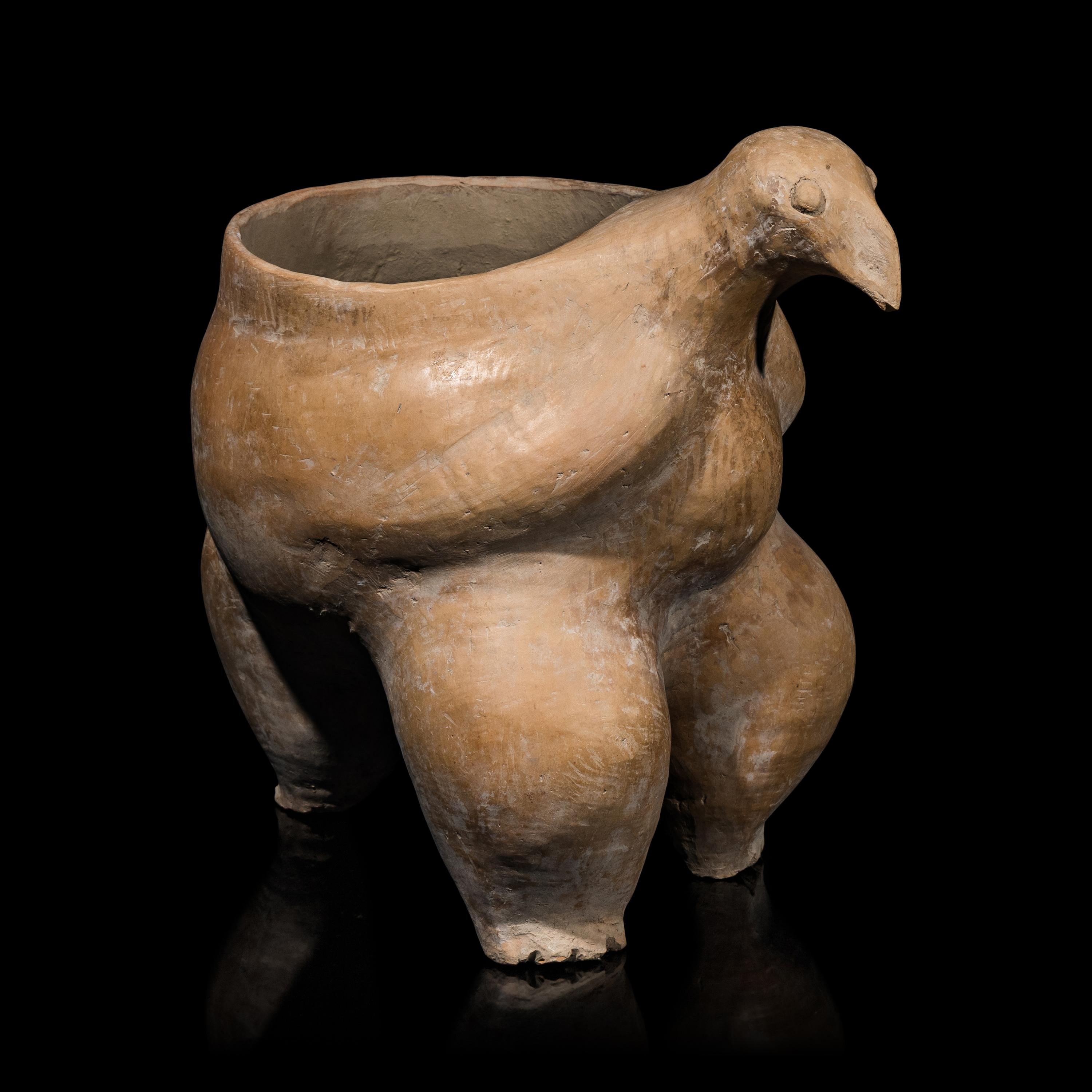 A Chinese Neolithic Pottery 'Eagle' Pot, Qijia Culture — 齊家文化 陶鷹形三足罐