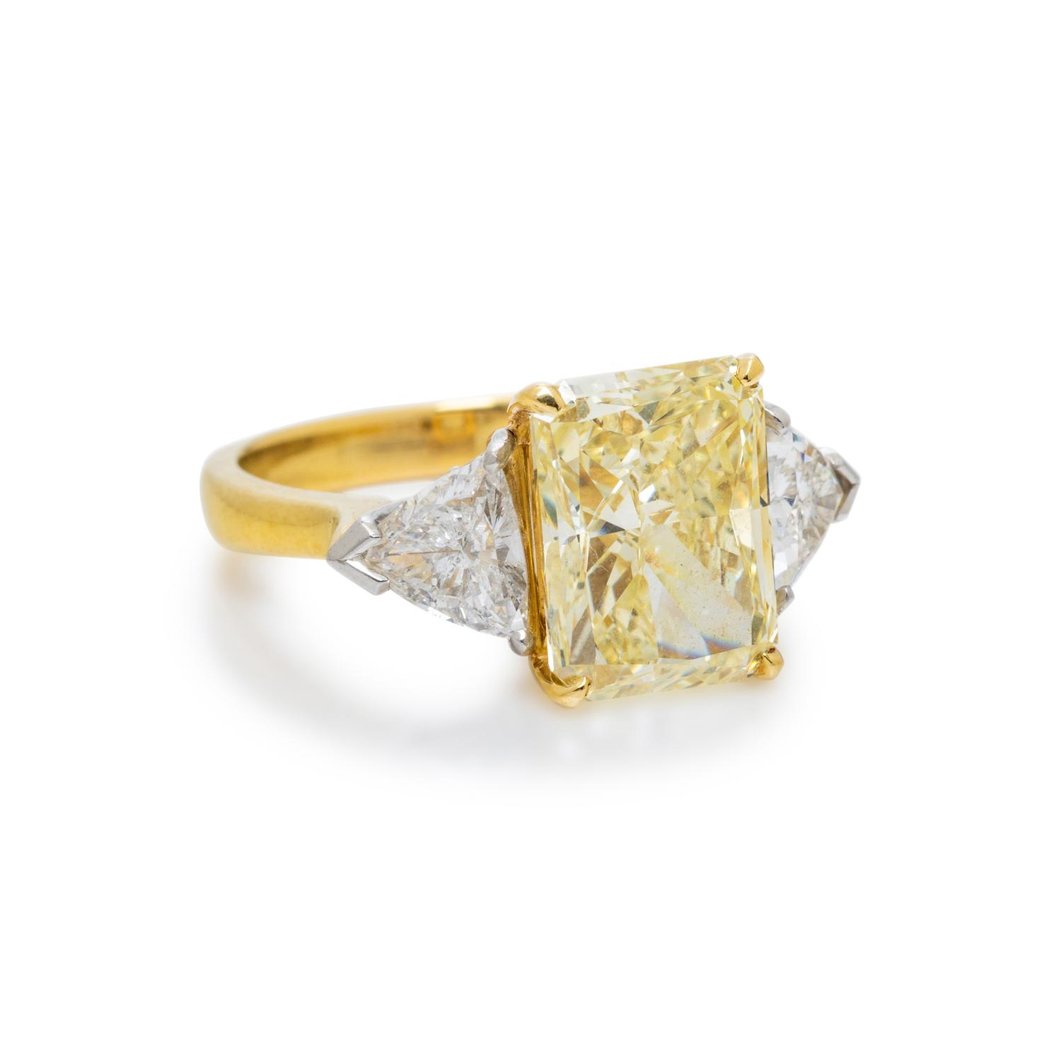 FANCY YELLOW DIAMOND RING