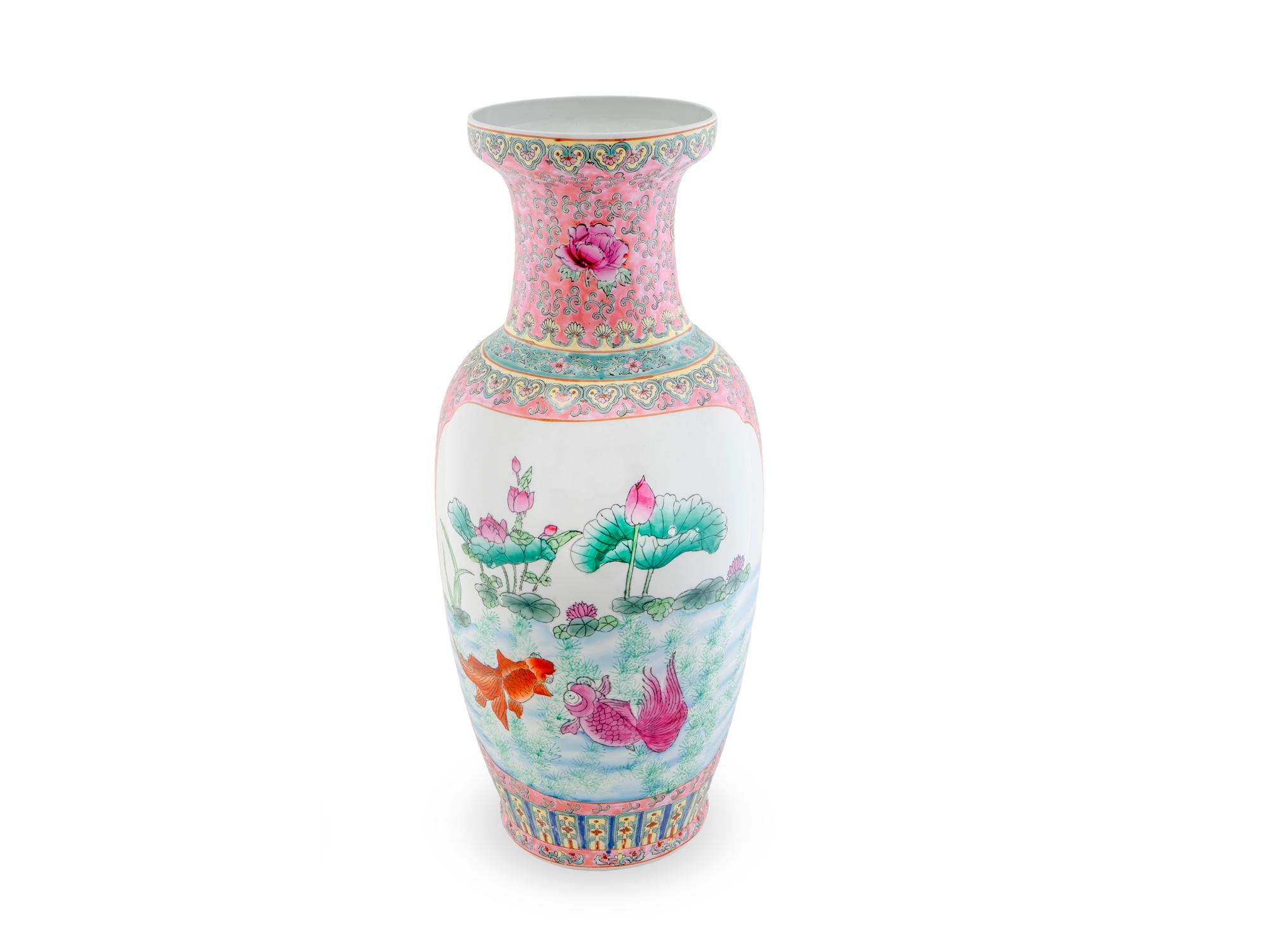 A Chinese Famille Rose Porcelain Vase