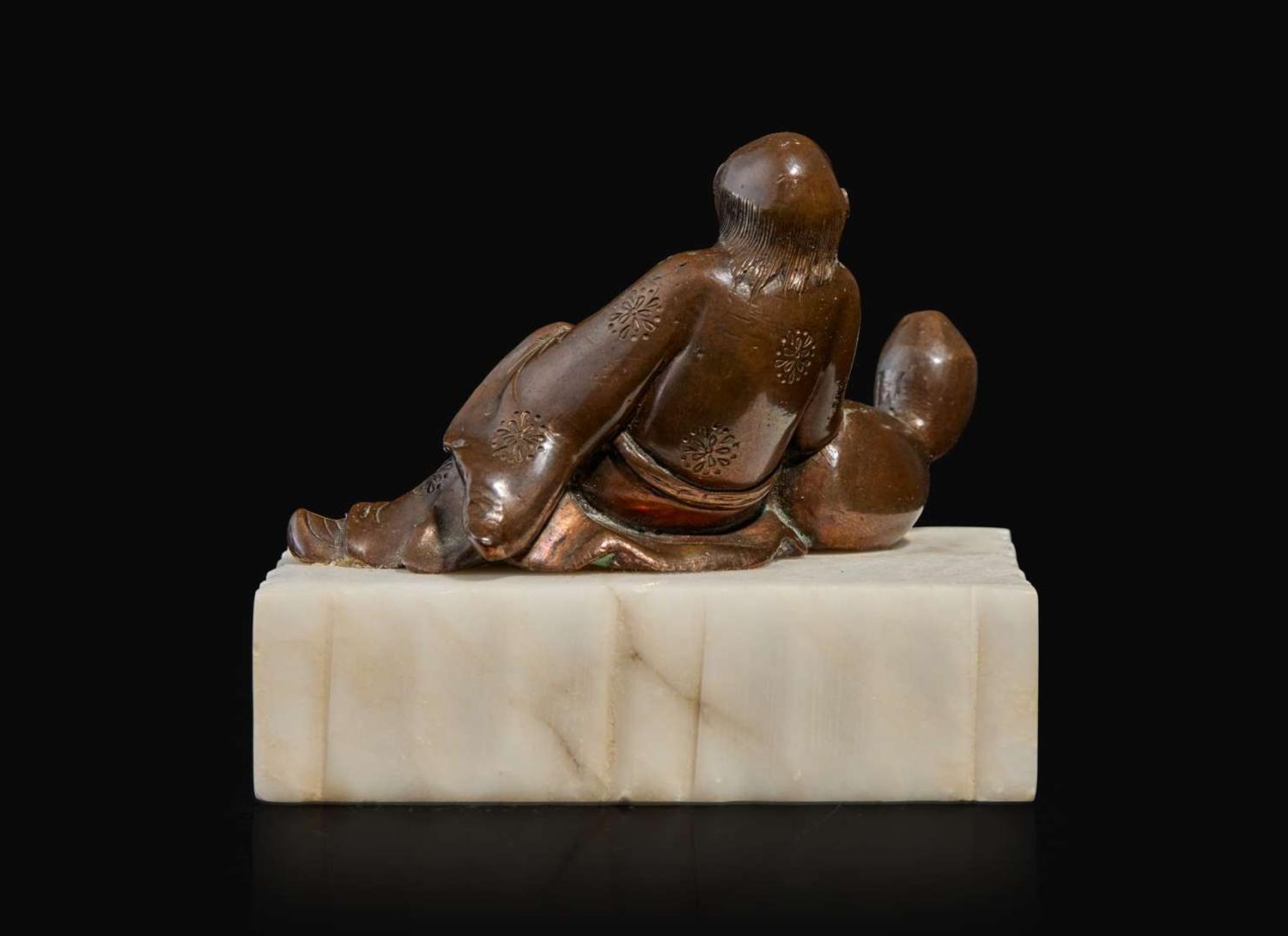 A patinated bronze figural brush rest 太白醉酒銅筆架