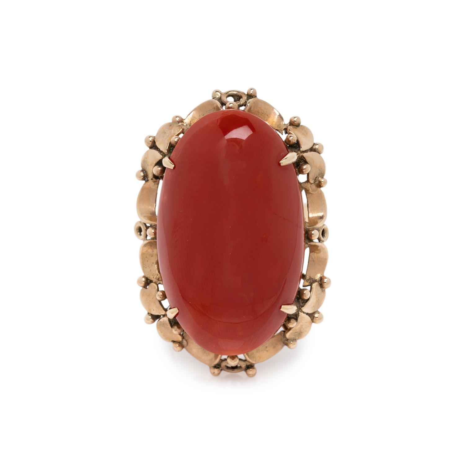YELLOW GOLD AND CORAL RING