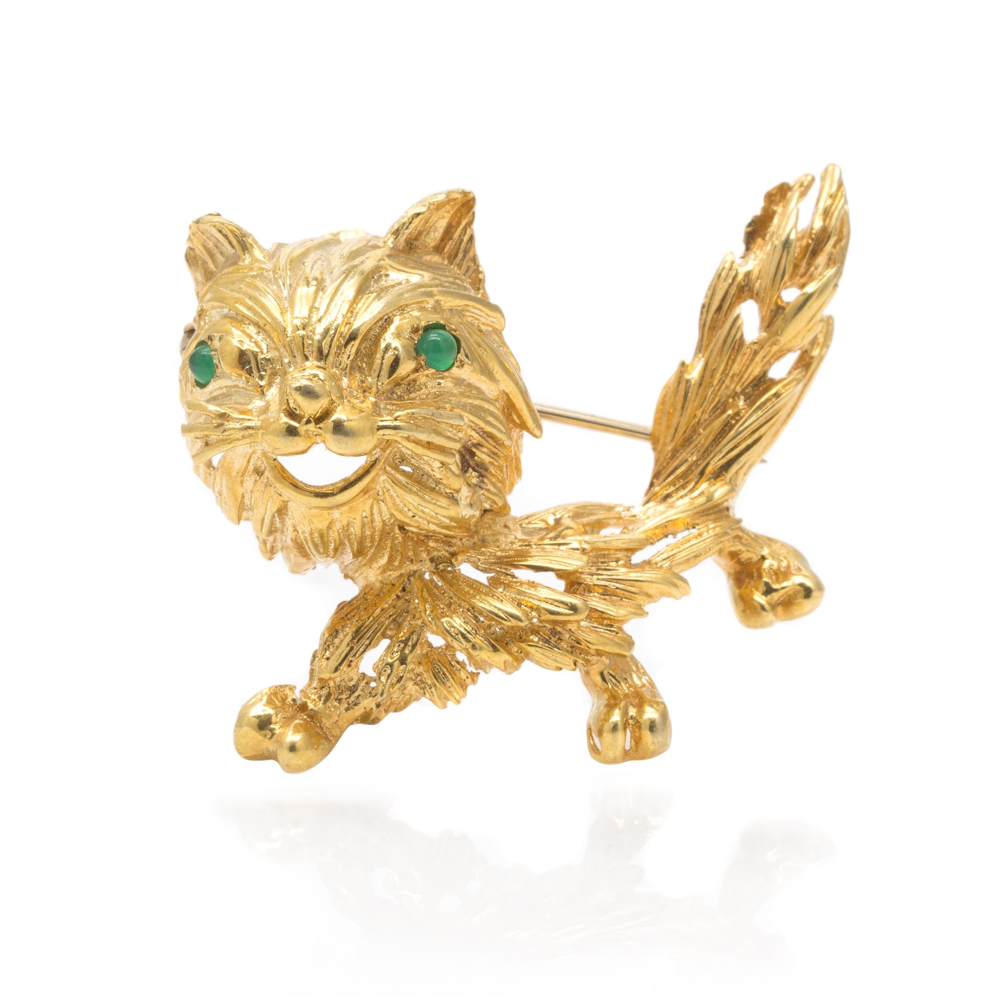An 18 Karat Yellow Gold and Emerald Cat Brooch, 7.00 dwts.