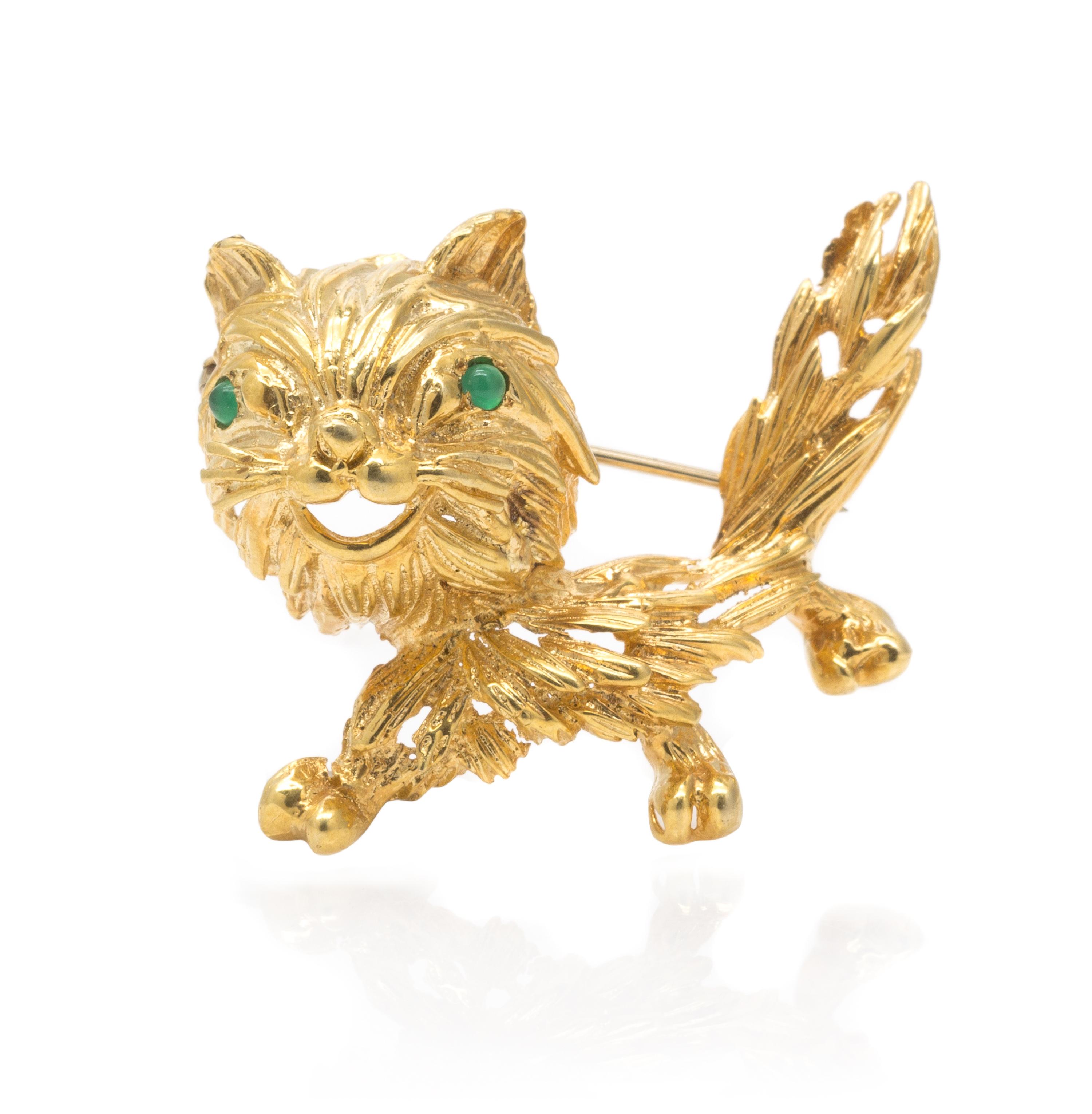 An 18 Karat Yellow Gold and Emerald Cat Brooch, 7.00 dwts.