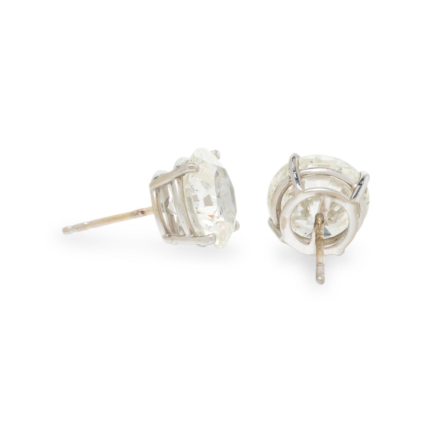 DIAMOND STUD EARRINGS