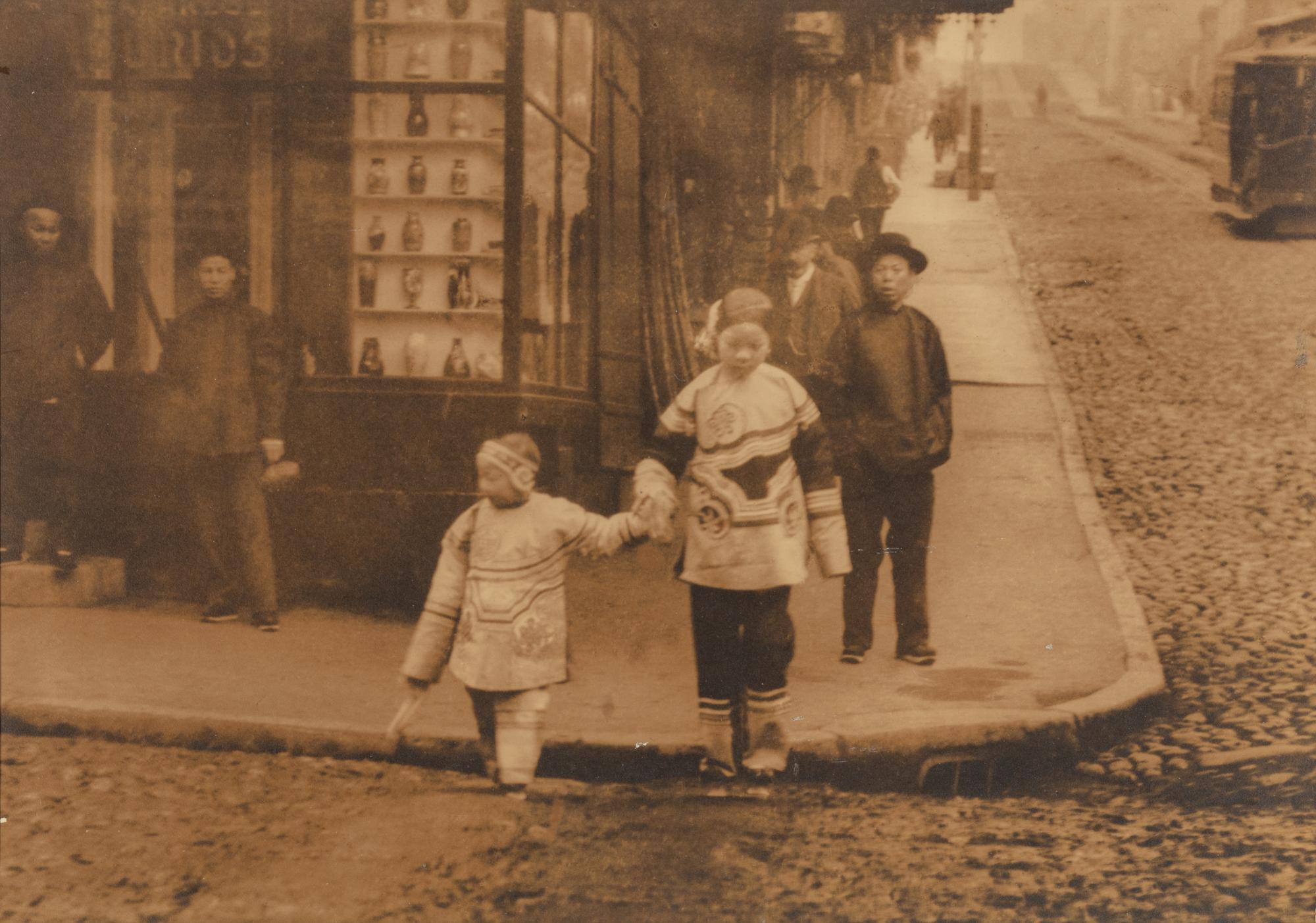 Arnold Genthe (1869-1942) Untitled (Children at street corner, Chinatown,) c. 1900