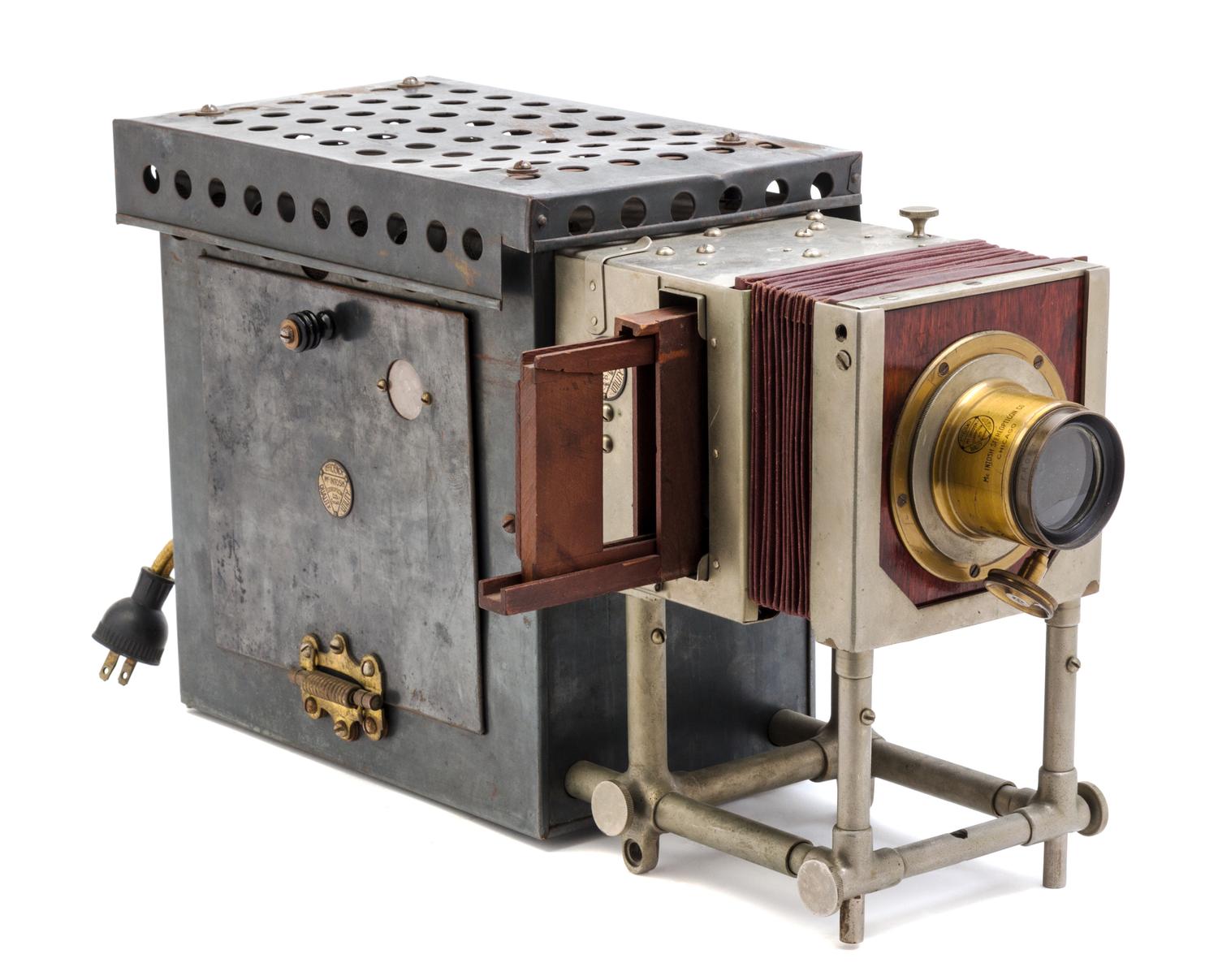 An American Early Electric-Model Stereopticon — McINTOSH STEREOPTICON CO., CHICAGO, SECOND QUARTER 20TH CENTURY