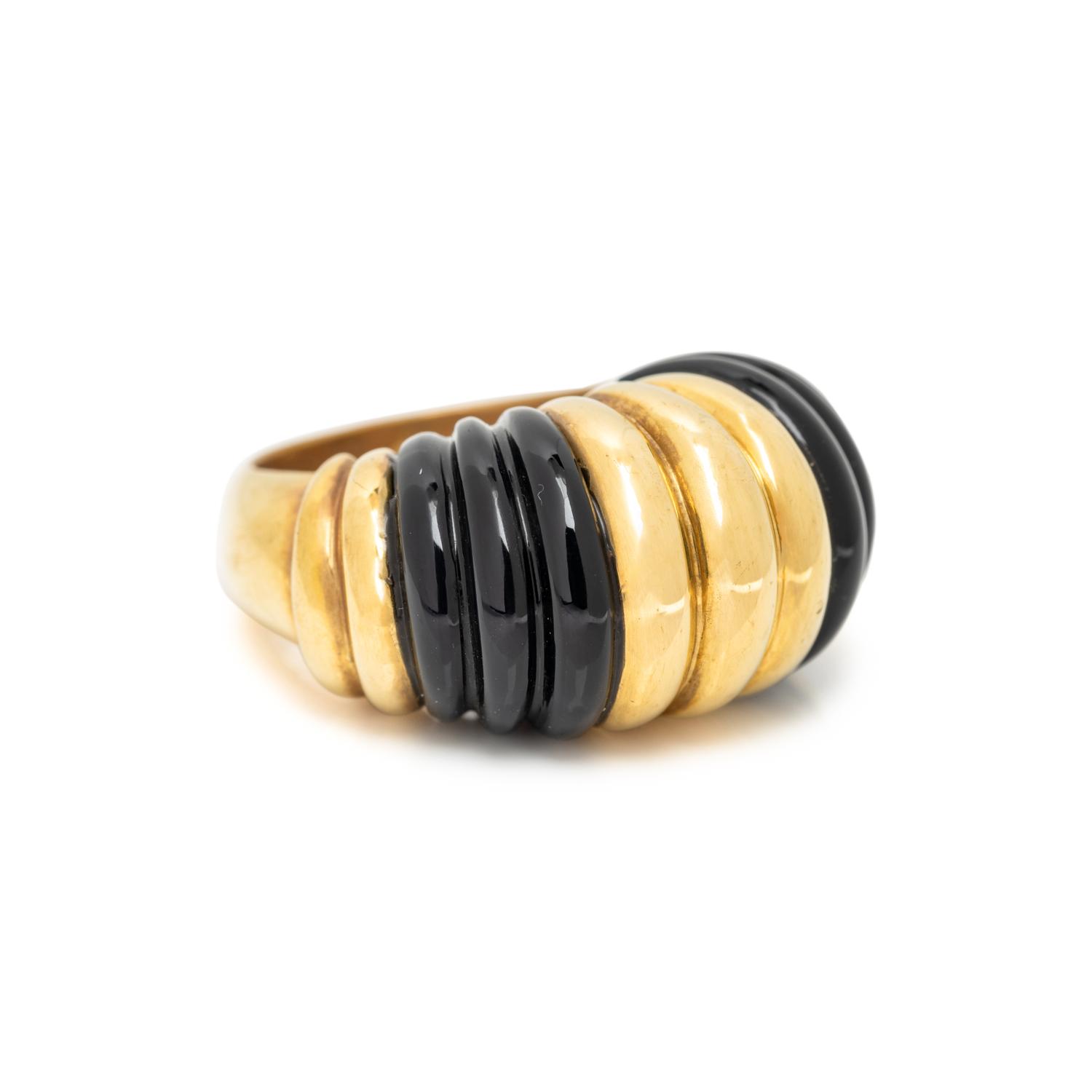 ROBERT ALTMAN, YELLOW GOLD AND BLACK ONYX RING