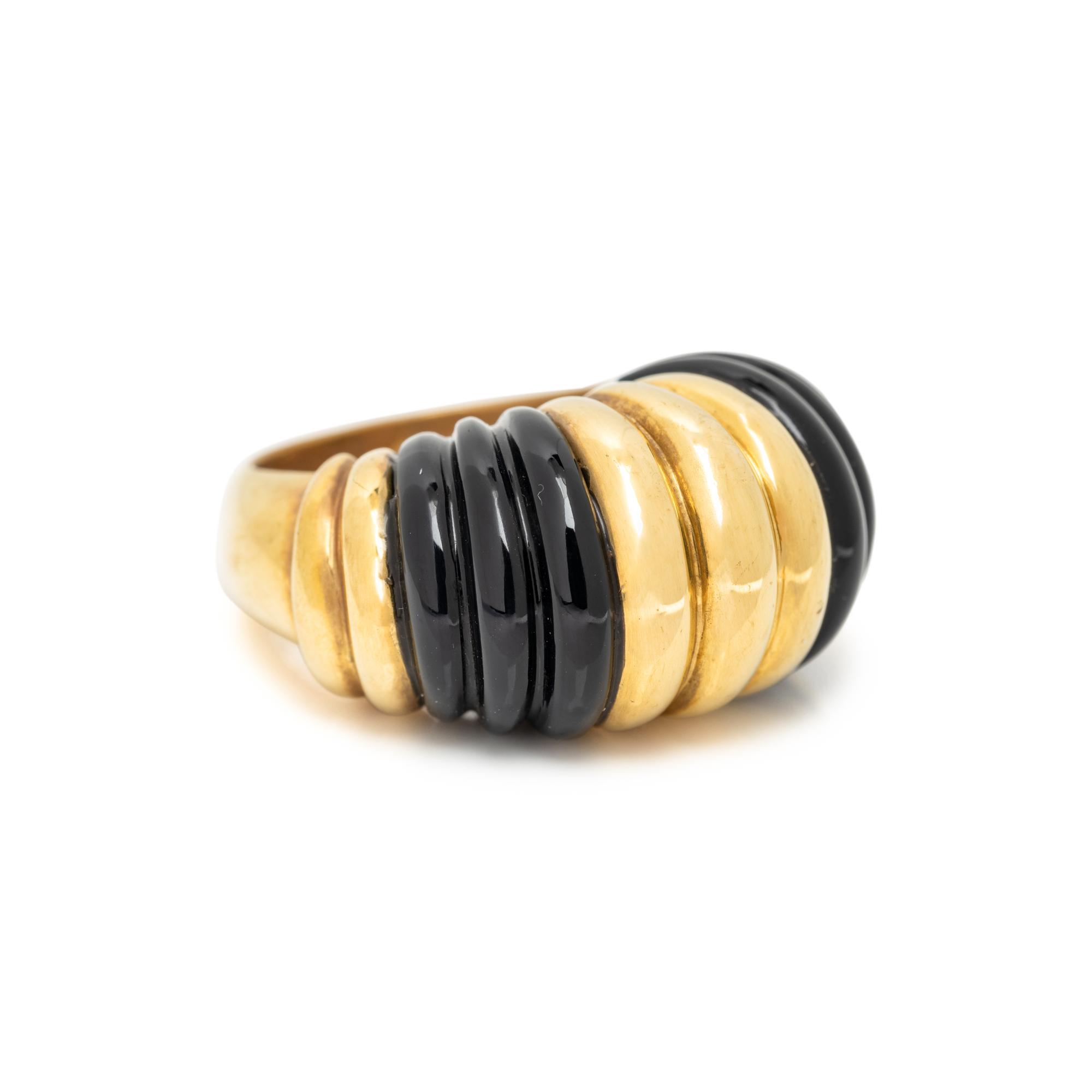 ROBERT ALTMAN, YELLOW GOLD AND BLACK ONYX RING