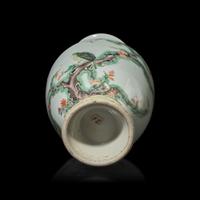 A Chinese Famille Verte Porcelain 'Flower and Bird' Vase 粉彩花鳥圖瓶
