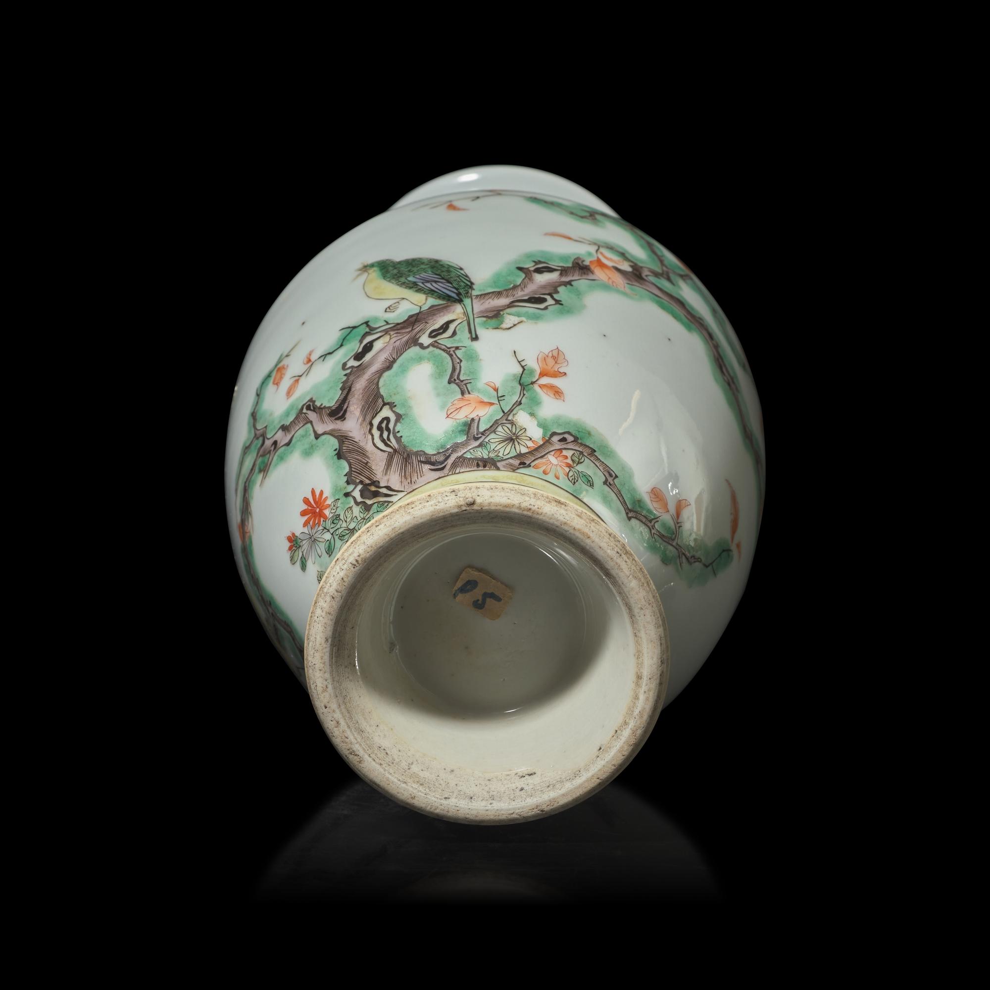 A Chinese Famille Verte Porcelain 'Flower and Bird' Vase 粉彩花鳥圖瓶