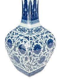A Pair of Chinese Export Porcelain Vases