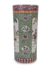 A Chinese Export Famille Rose Porcelain Umbrella Stand — 20TH CENTURY