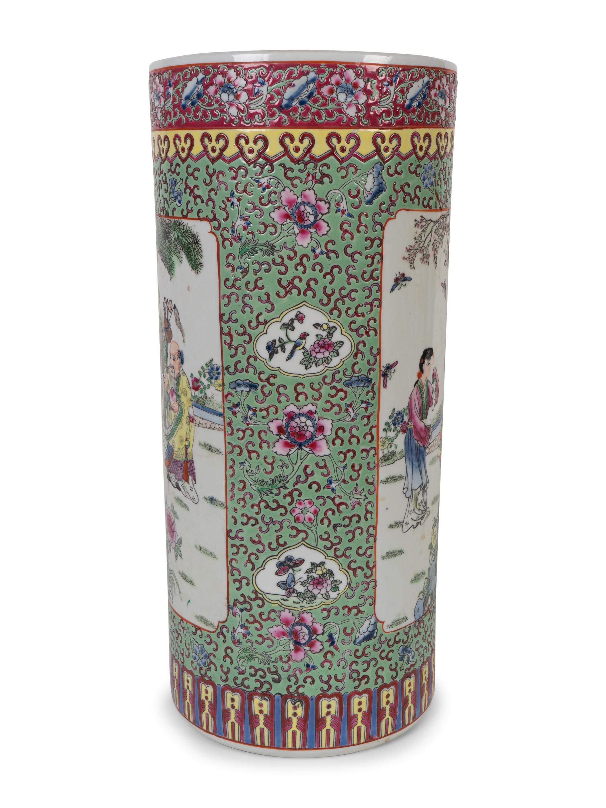 A Chinese Export Famille Rose Porcelain Umbrella Stand — 20TH CENTURY