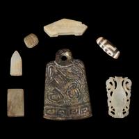 A Group of Seven Chinese Jades and Agate, Qing Dynasty and Later 清及更晚 仿古玉一組七件