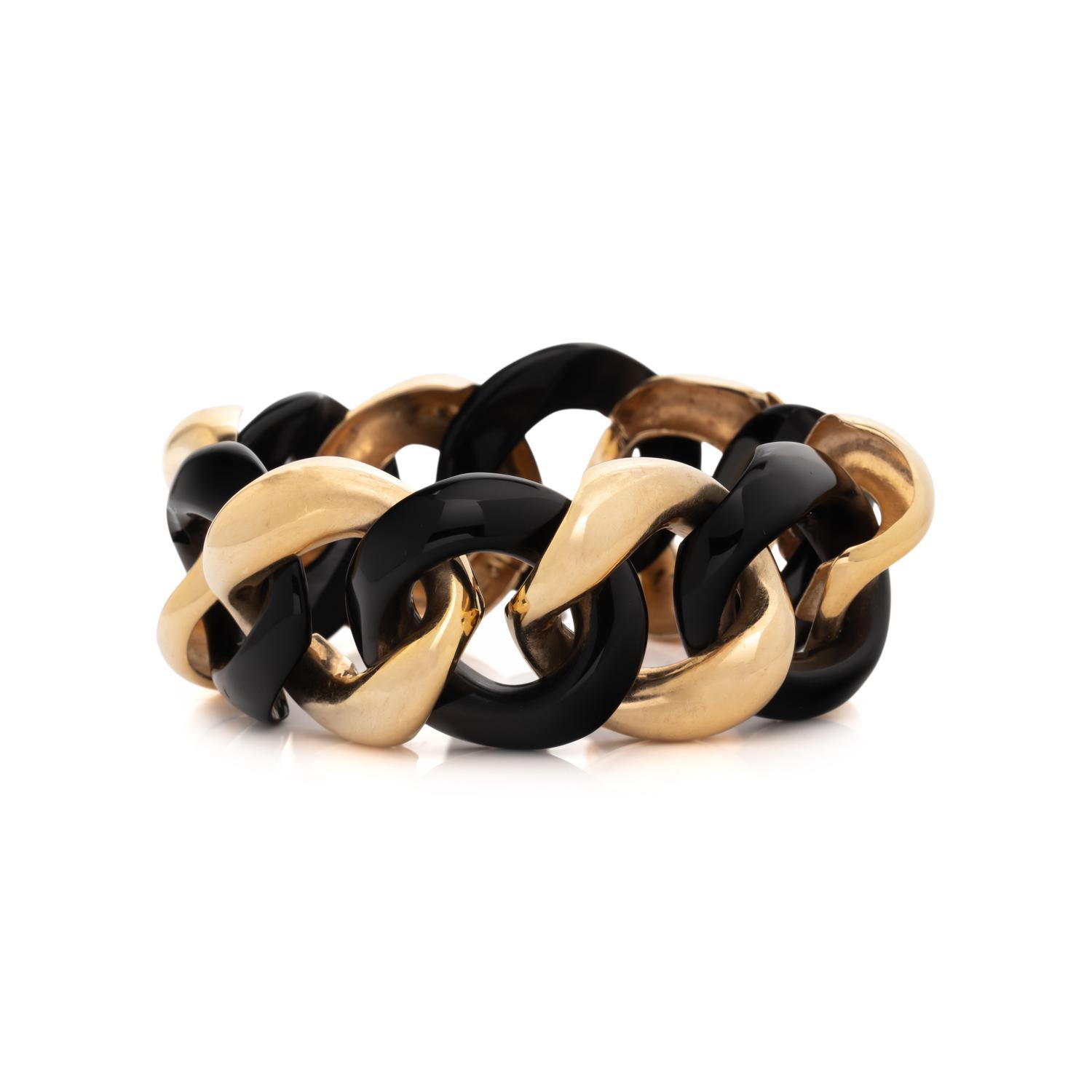 YELLOW GOLD AND ONYX LINK BRACELET