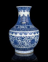 A Chinese Blue and White Porcelain Zun Vase