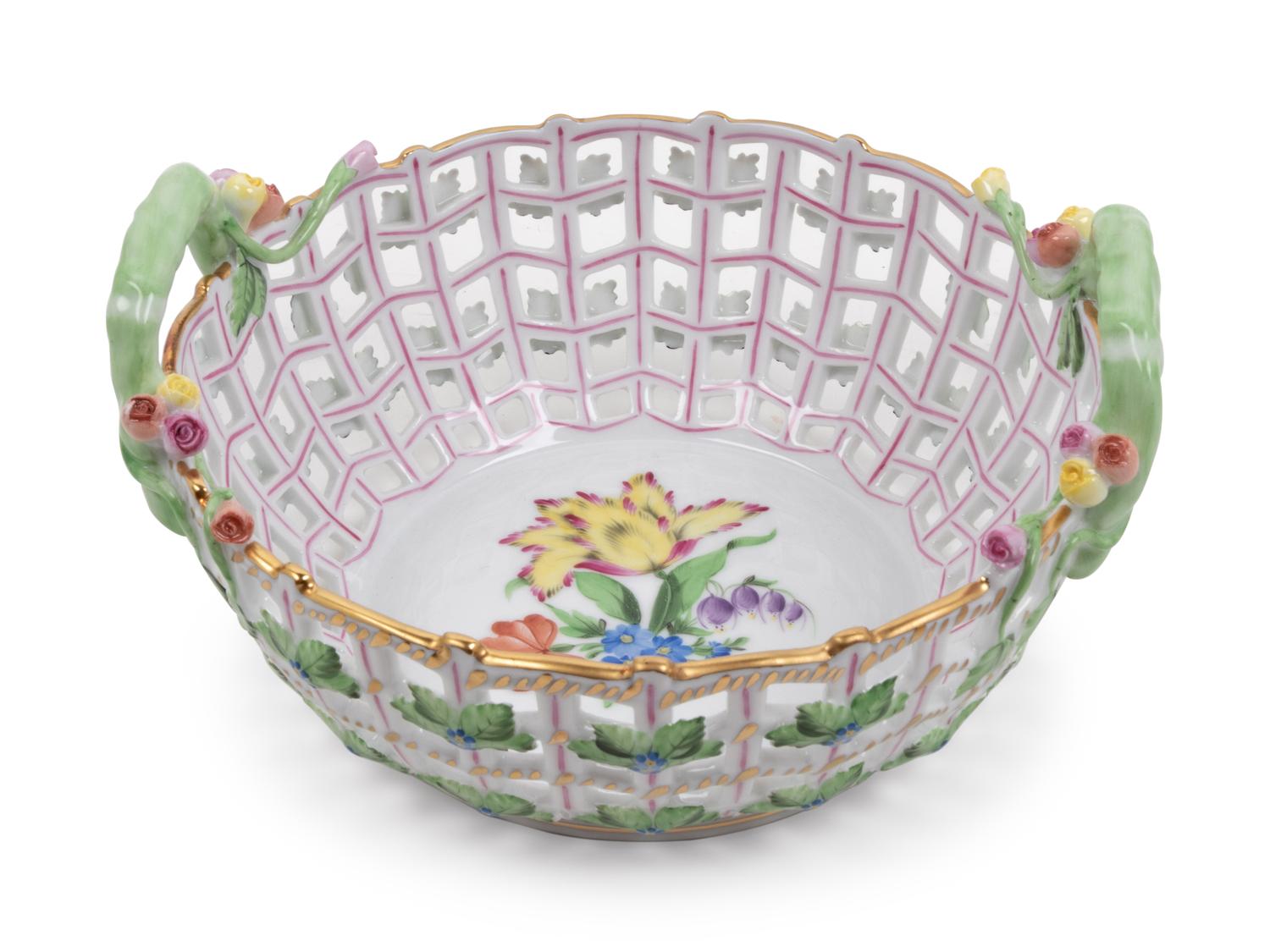 A Group of Herend Painted and Parcel Gilt Porcelain Dinnerware Articles