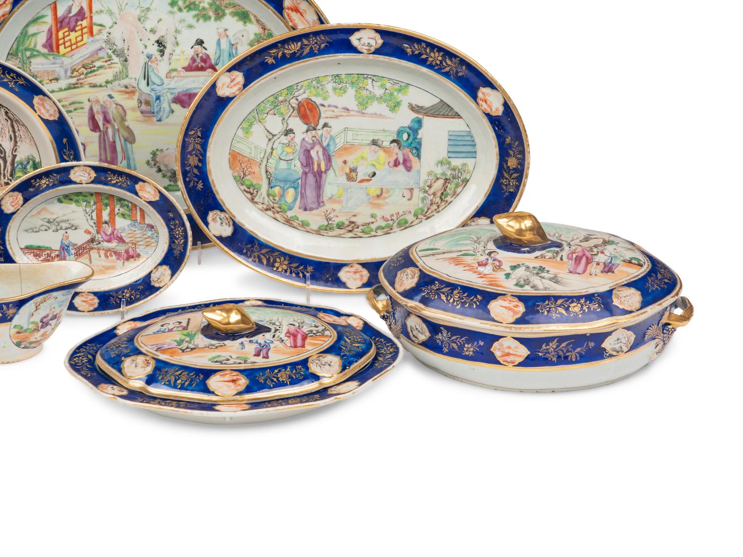 A Chinese Export Porcelain Dinner Service