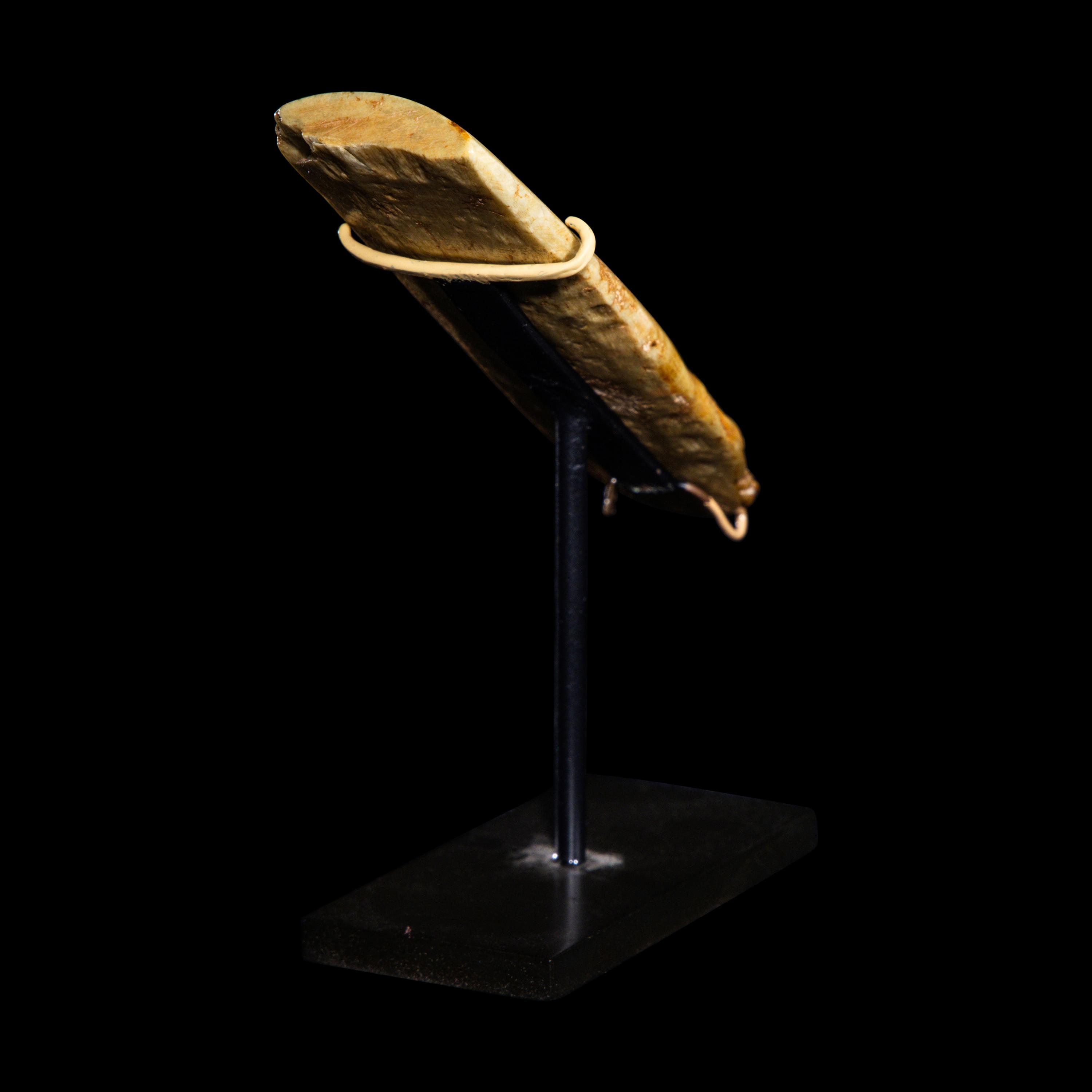 A Neo-Assyrian Bone Handle