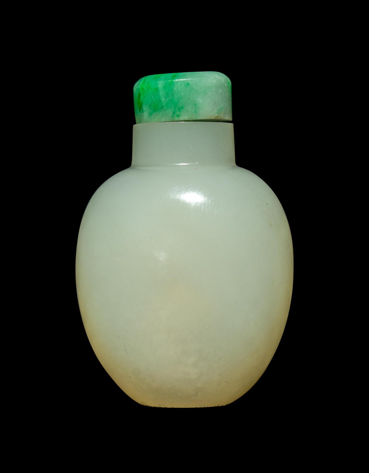 A Chinese Carved White Jade 'Begonia' Snuff Bottle