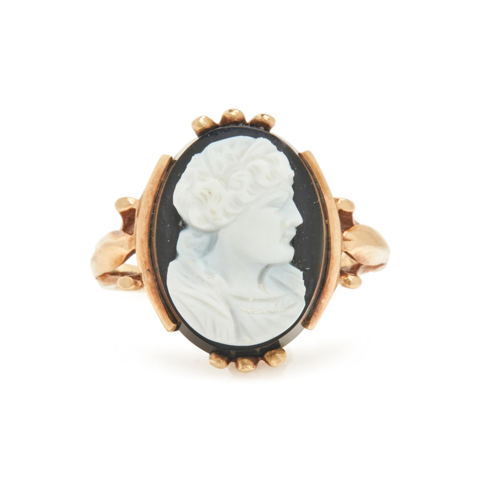 COLLECTION OF GOLD RINGS