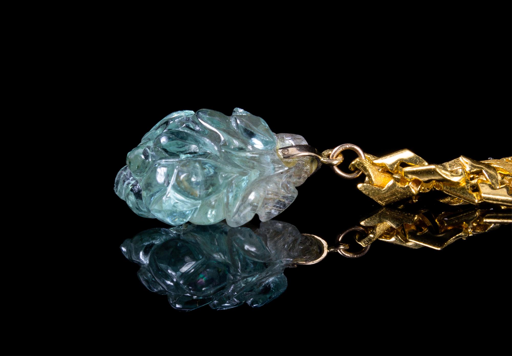 A Chinese 14 Karat Gold and Carved Aquamarine Necklace 19TH/20TH CENTURY Length of chain 16 inches. — 19TH/20TH CENTURY
