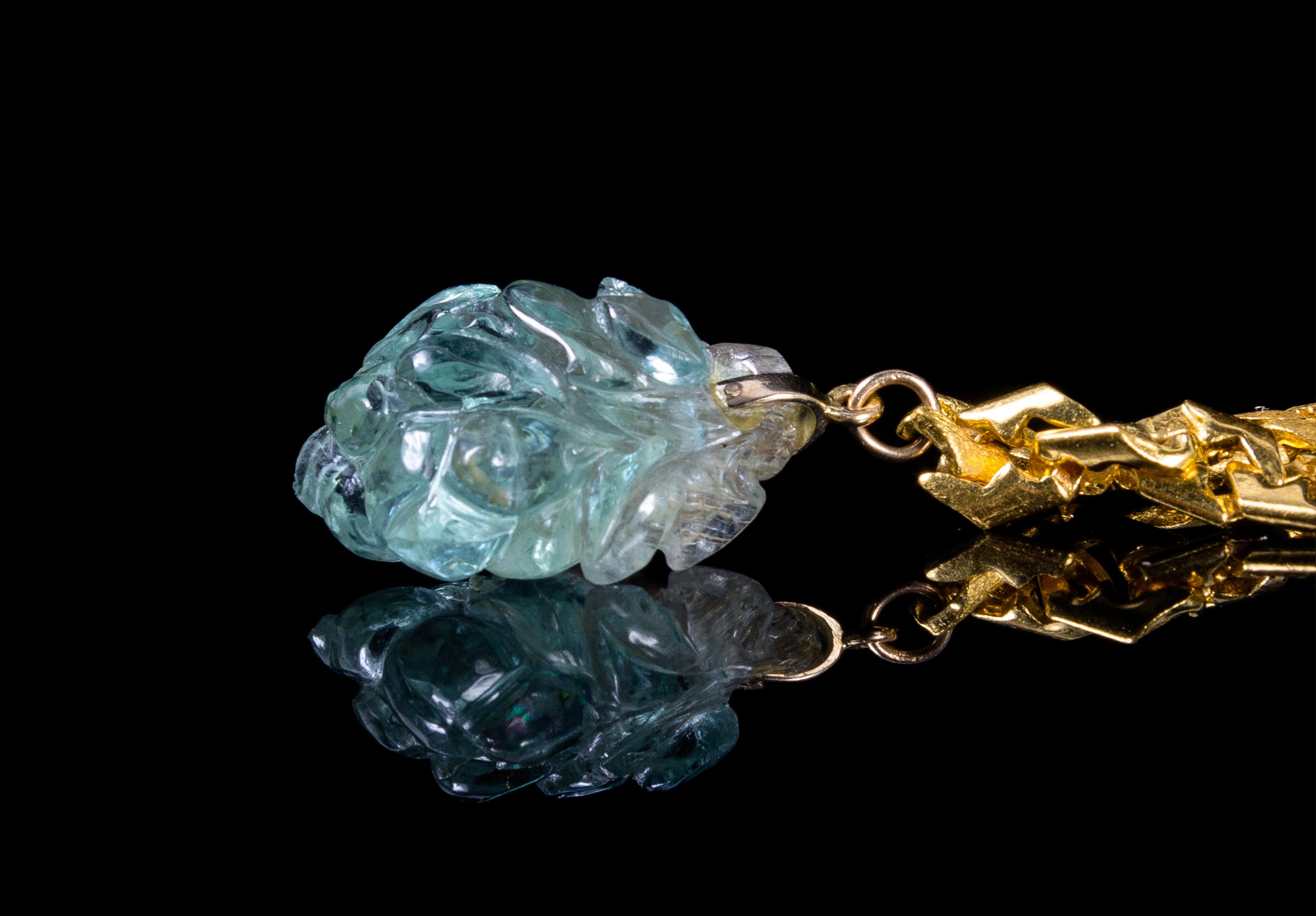 A Chinese 14 Karat Gold and Carved Aquamarine Necklace 19TH/20TH CENTURY Length of chain 16 inches. — 19TH/20TH CENTURY