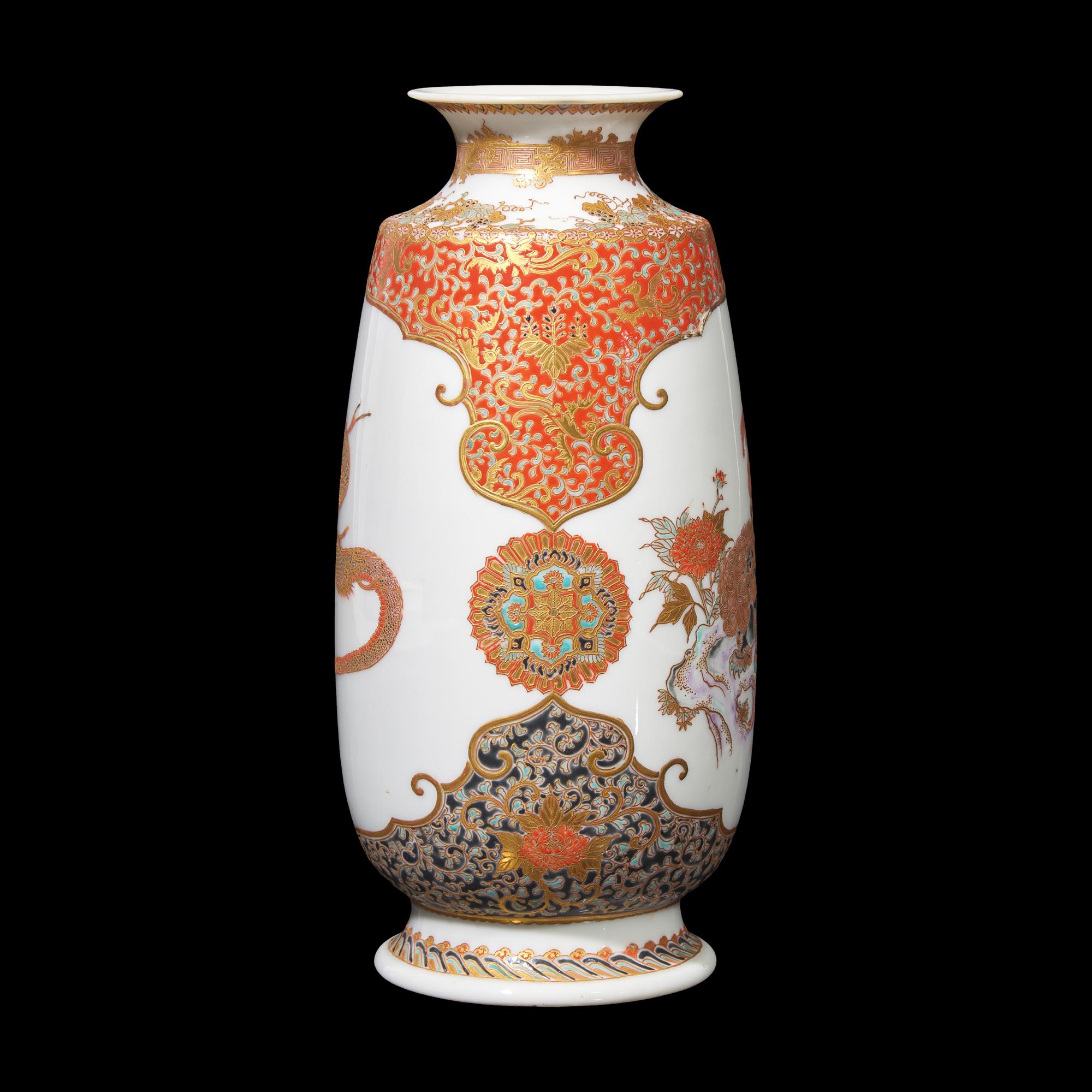 A Japanese Porcelain 'Dragon and Shishi' Vase, Signed, Meiji/Taisho Period 明治或大正 日本龍獅瓷瓶