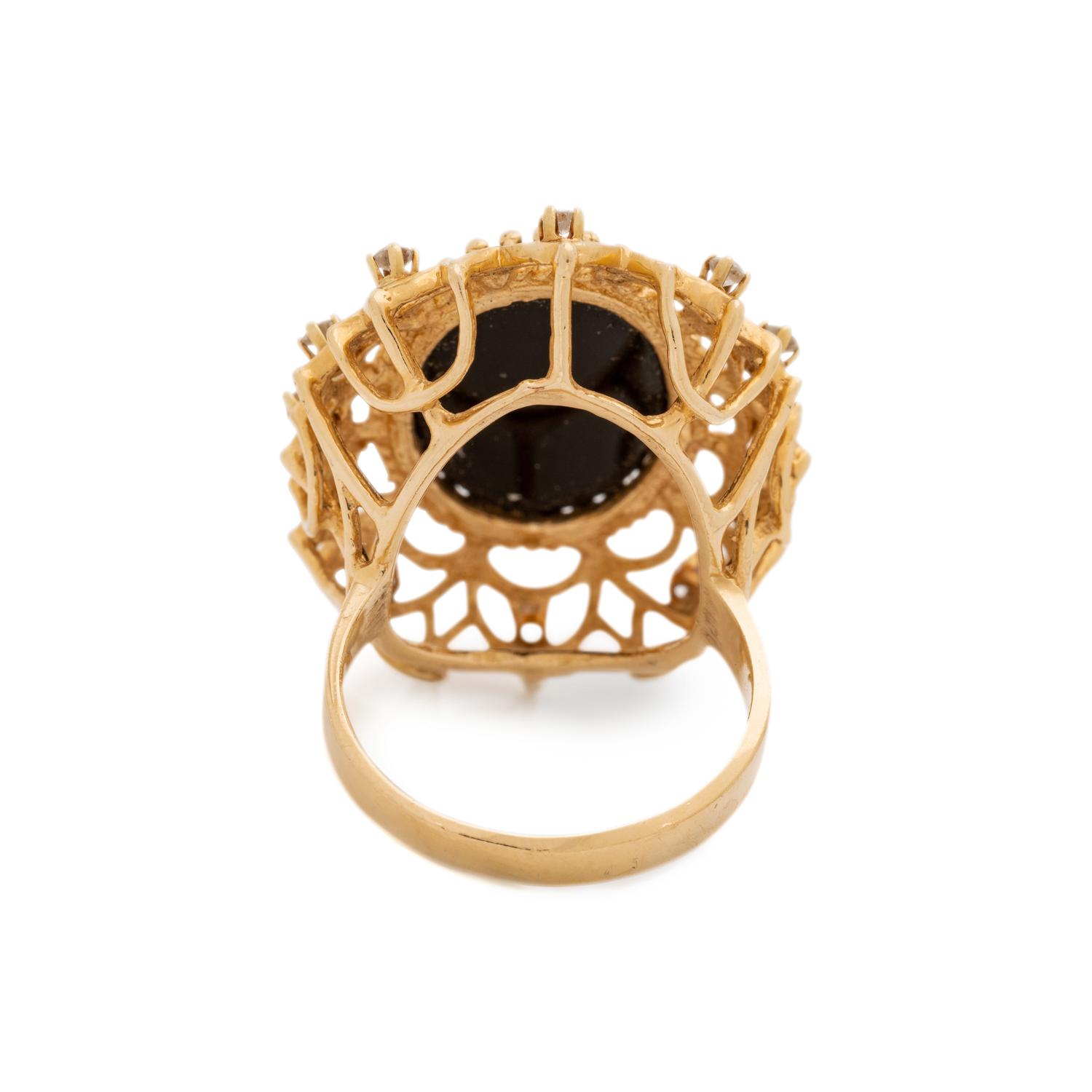 YELLOW GOLD, ONYX AND DIAMOND RING