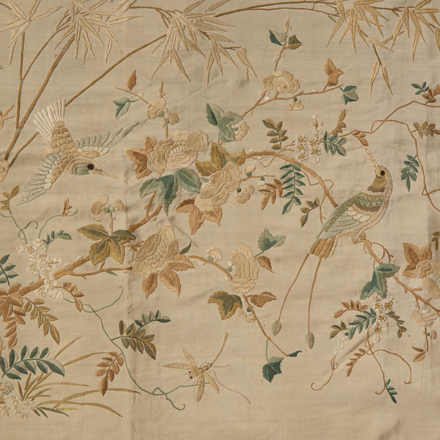 A Cantonese Embroidered Silk 'Birds' Panel, 20th Century — 近代 粵綉花鳥圖挂帳