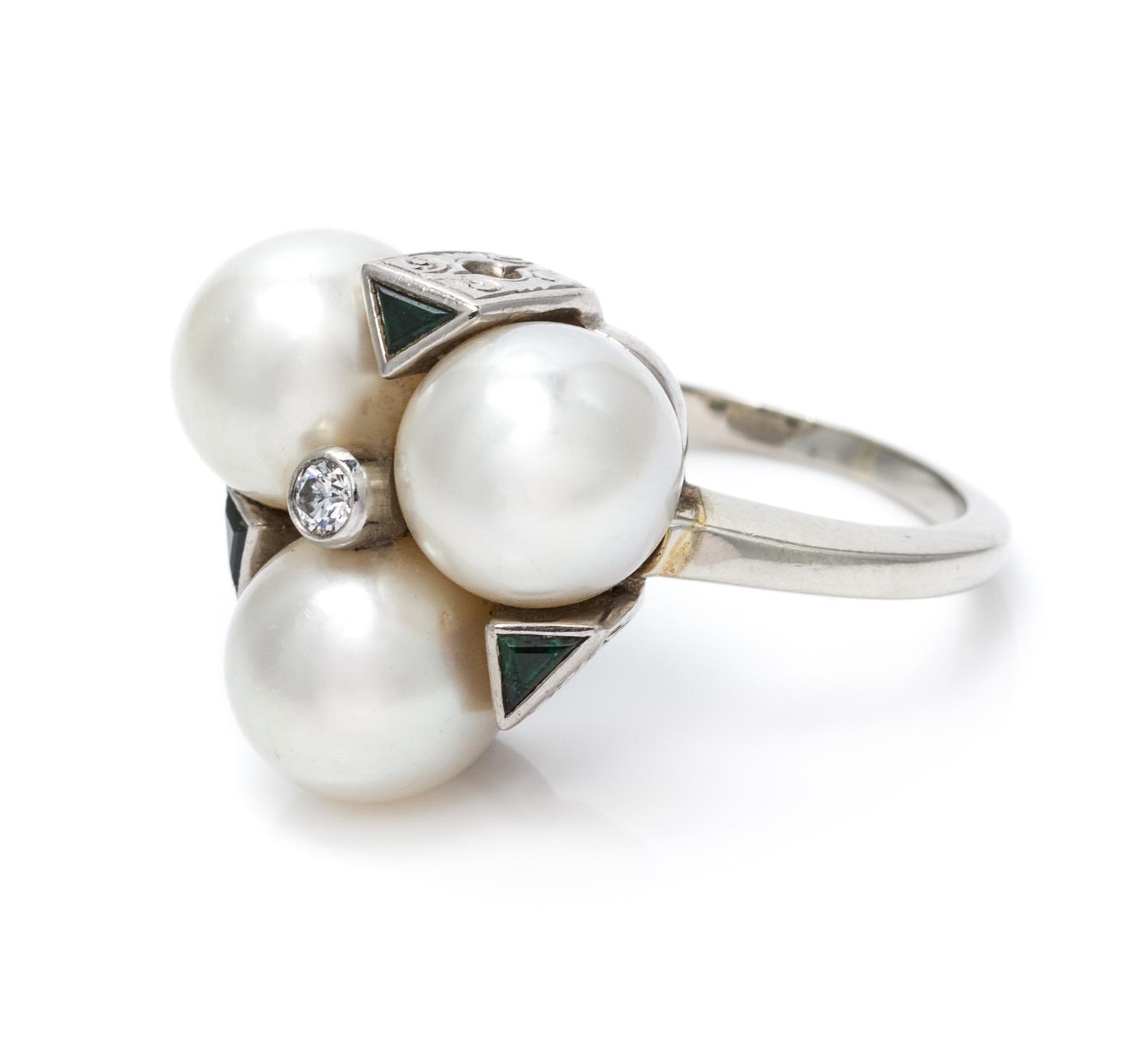 A 14 Karat White Gold Cultured Pearl, Emerald and Diamond Ring, 5.10 dwts.