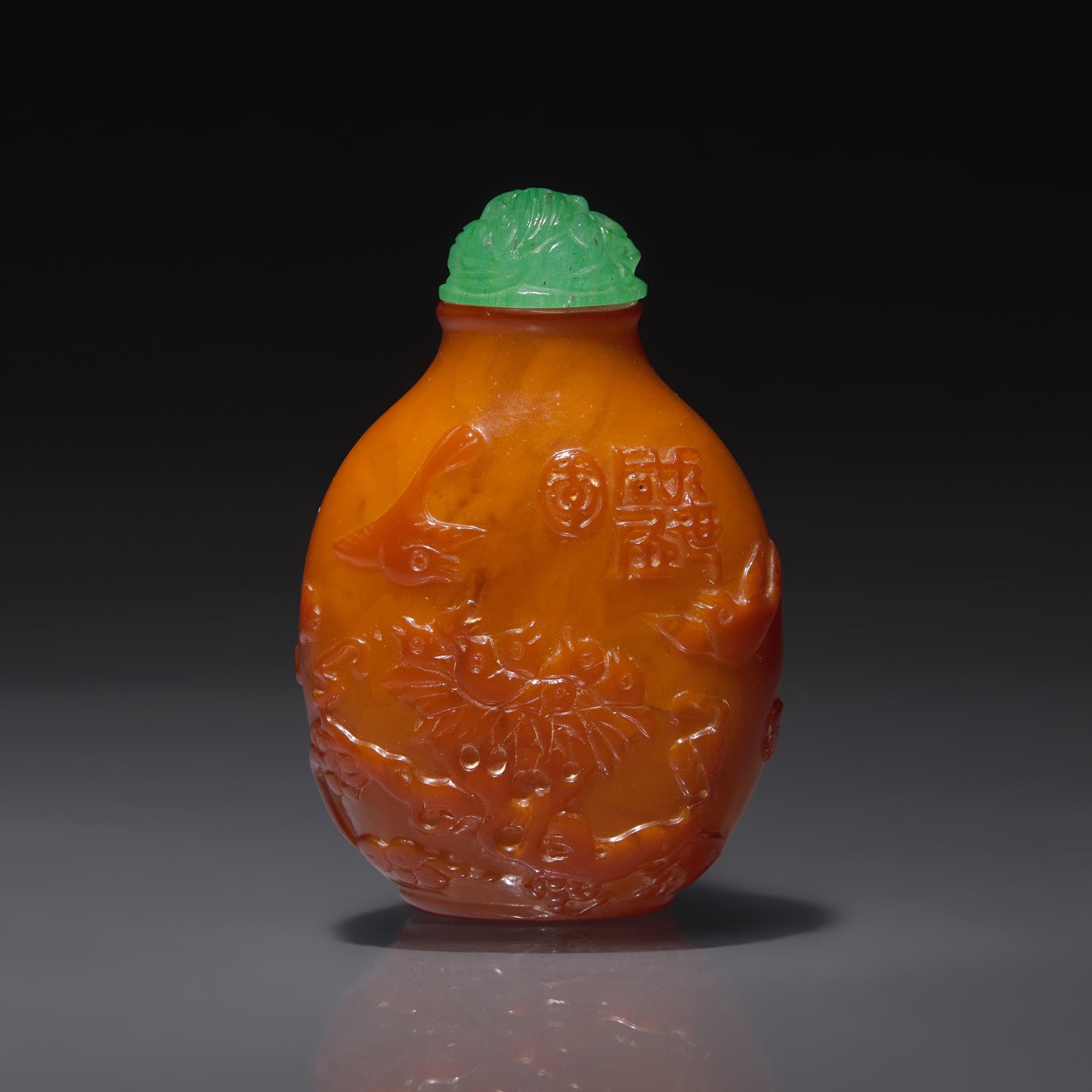 A Chinese Carved Amber Snuff Bottle, Qing Dynasty, Circa 1800-1860 — 1800-1860年 琥珀雕喜鵲紋鼻煙壺