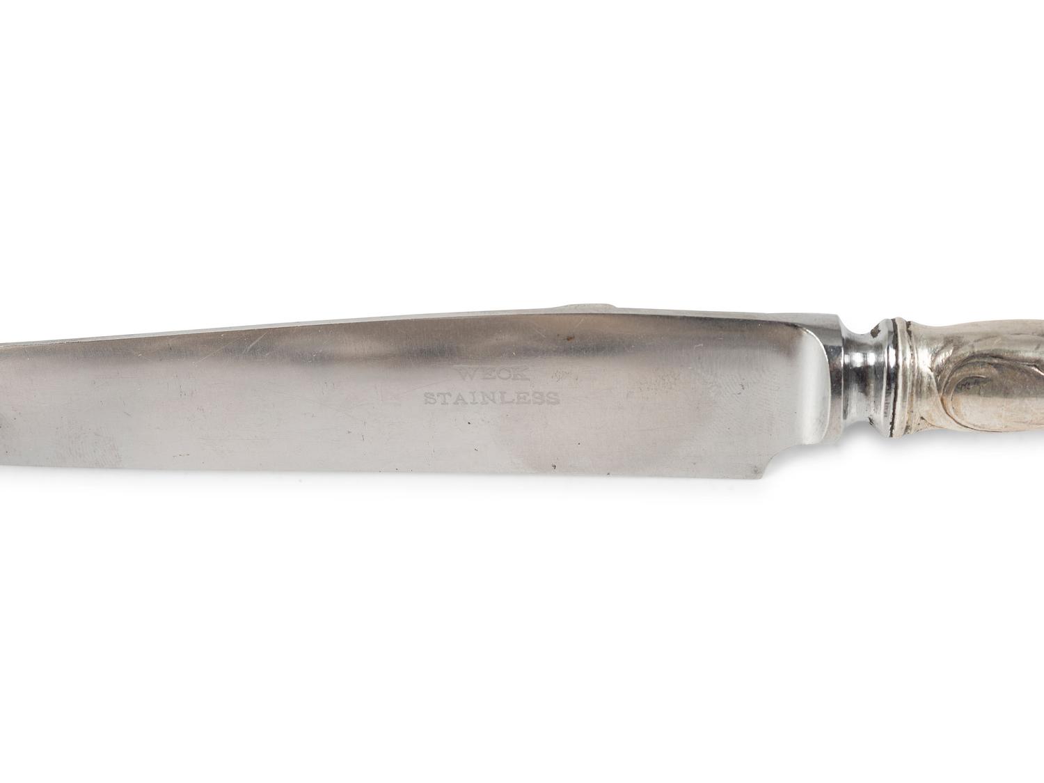 A Reed and Barton 'Le Cinq Fleurs' Silver Flatware Service