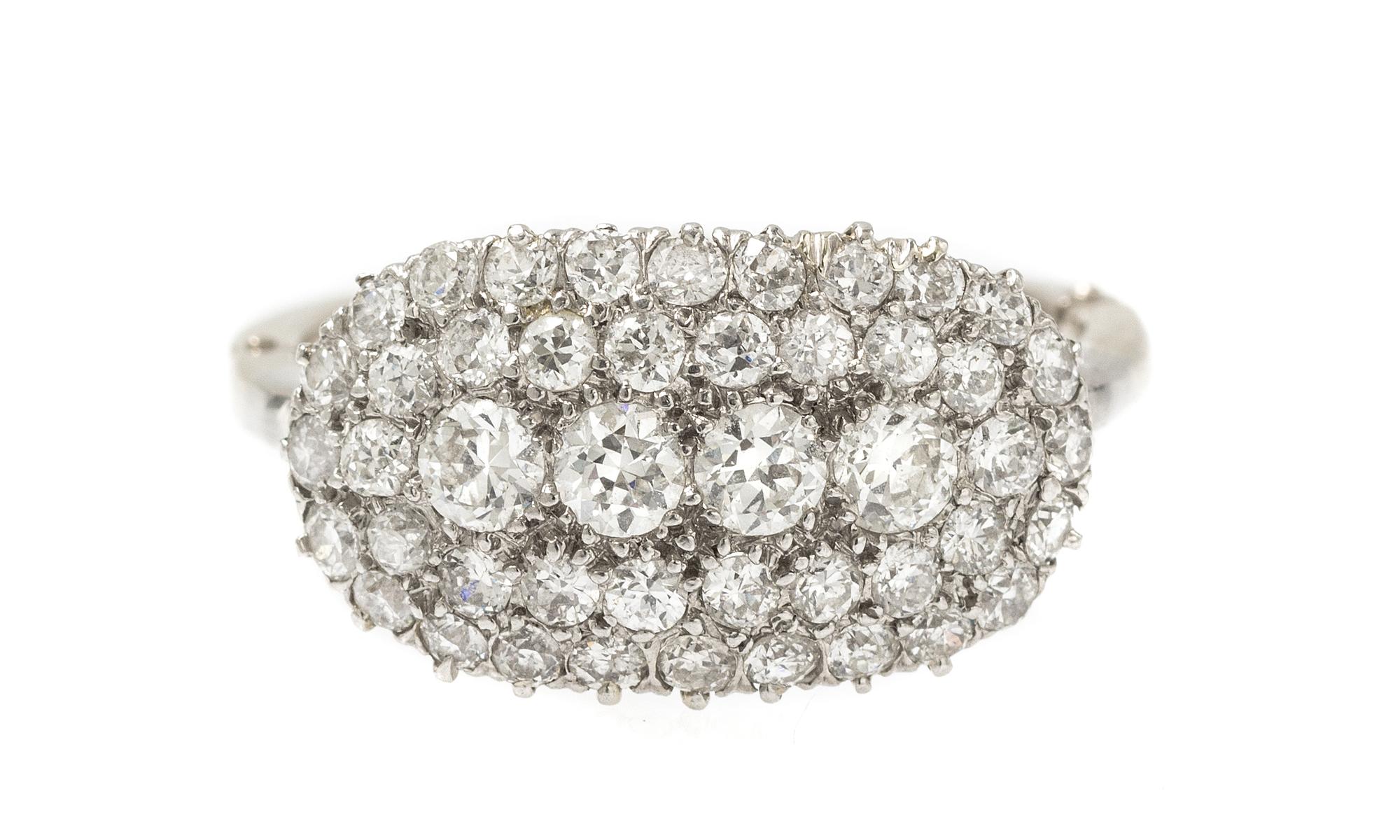 A White Gold and Diamond Ring, 3.80 dwts.