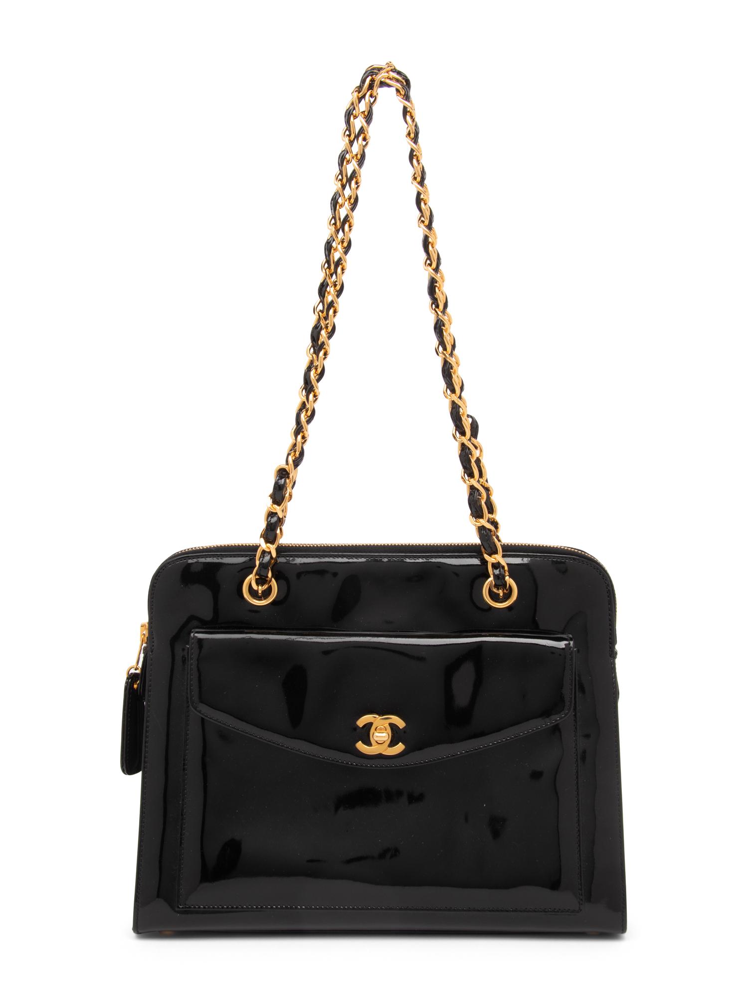 CHANEL, PATENT LEATHER SHOULDER BAG