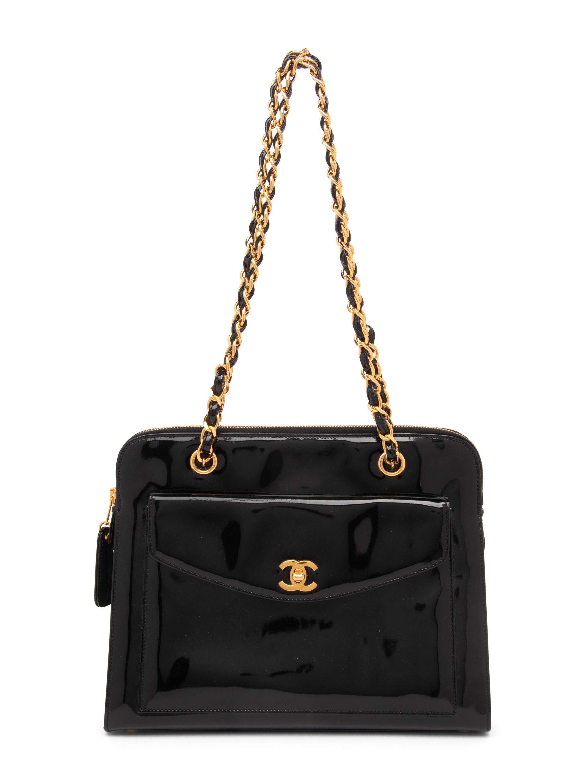 CHANEL, PATENT LEATHER SHOULDER BAG