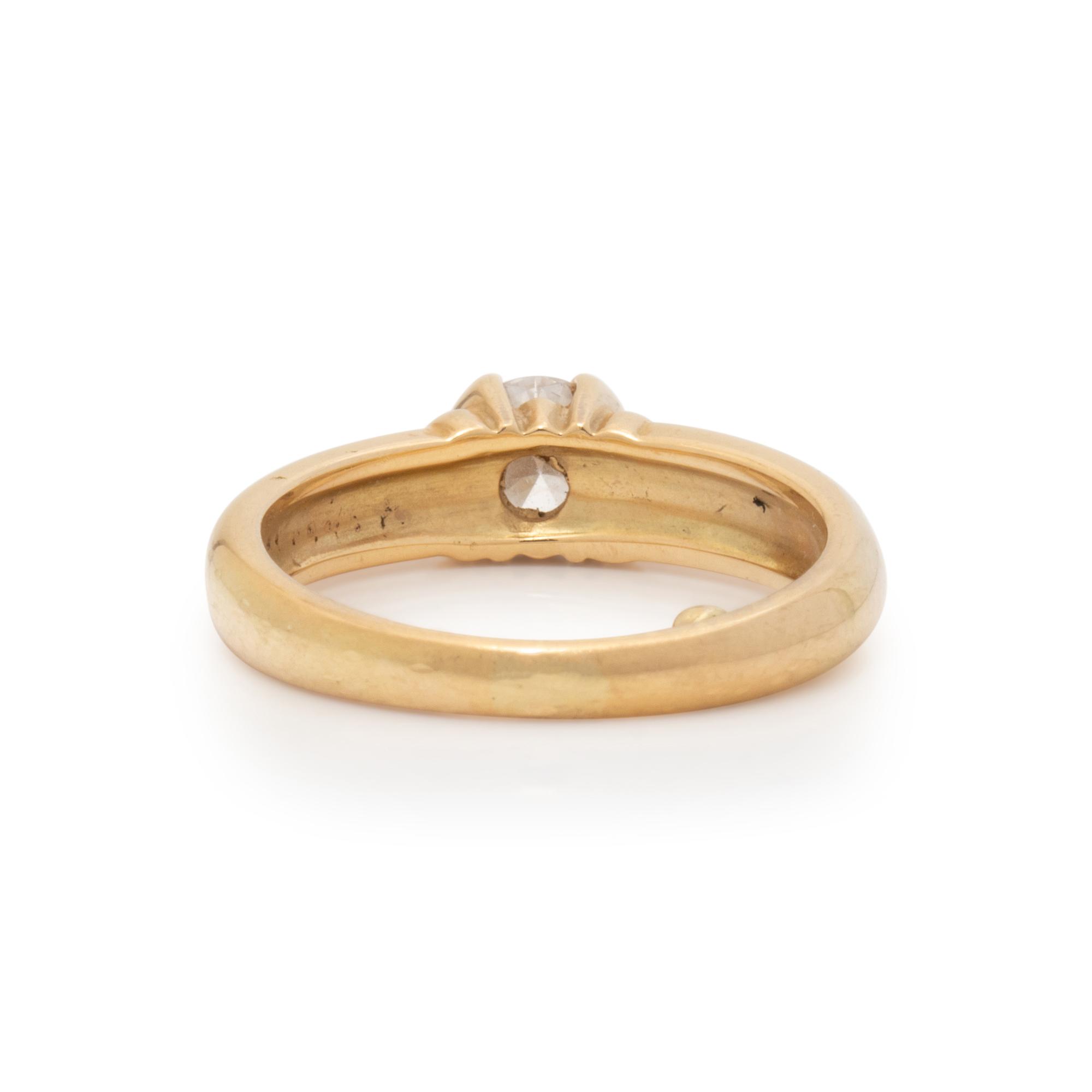 DIAMOND AND YELLOW GOLD RING