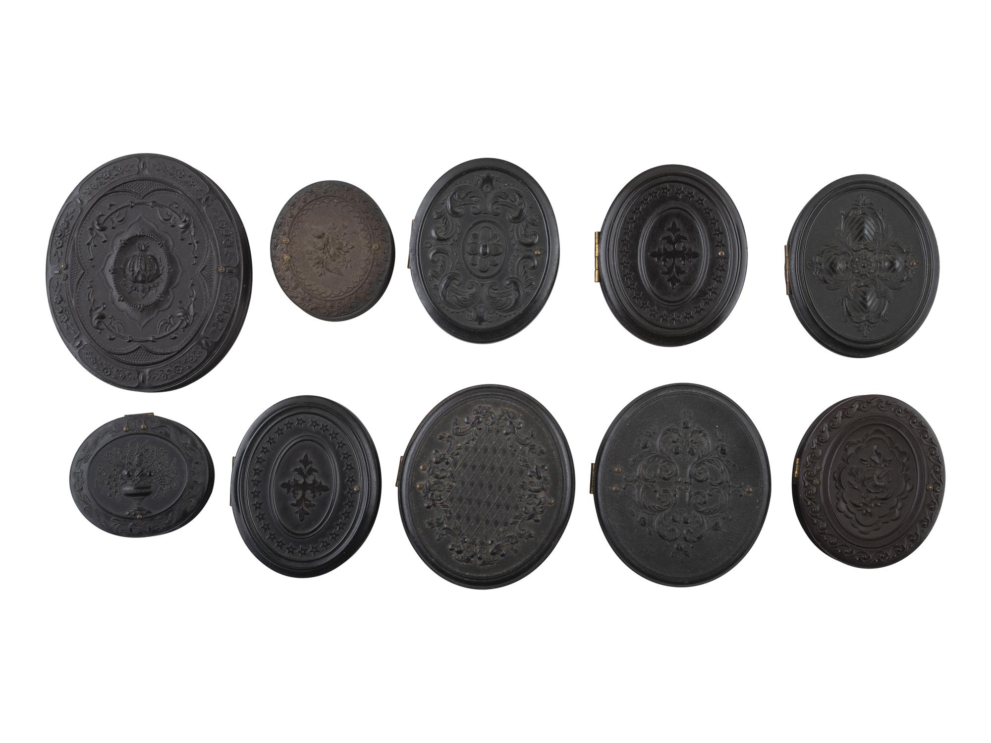 [EARLY PHOTOGRAPHY]. 20 assorted oval Union cases.