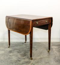 An English Pembroke Table Height 27 1/2 inches. — 19TH CENTURY