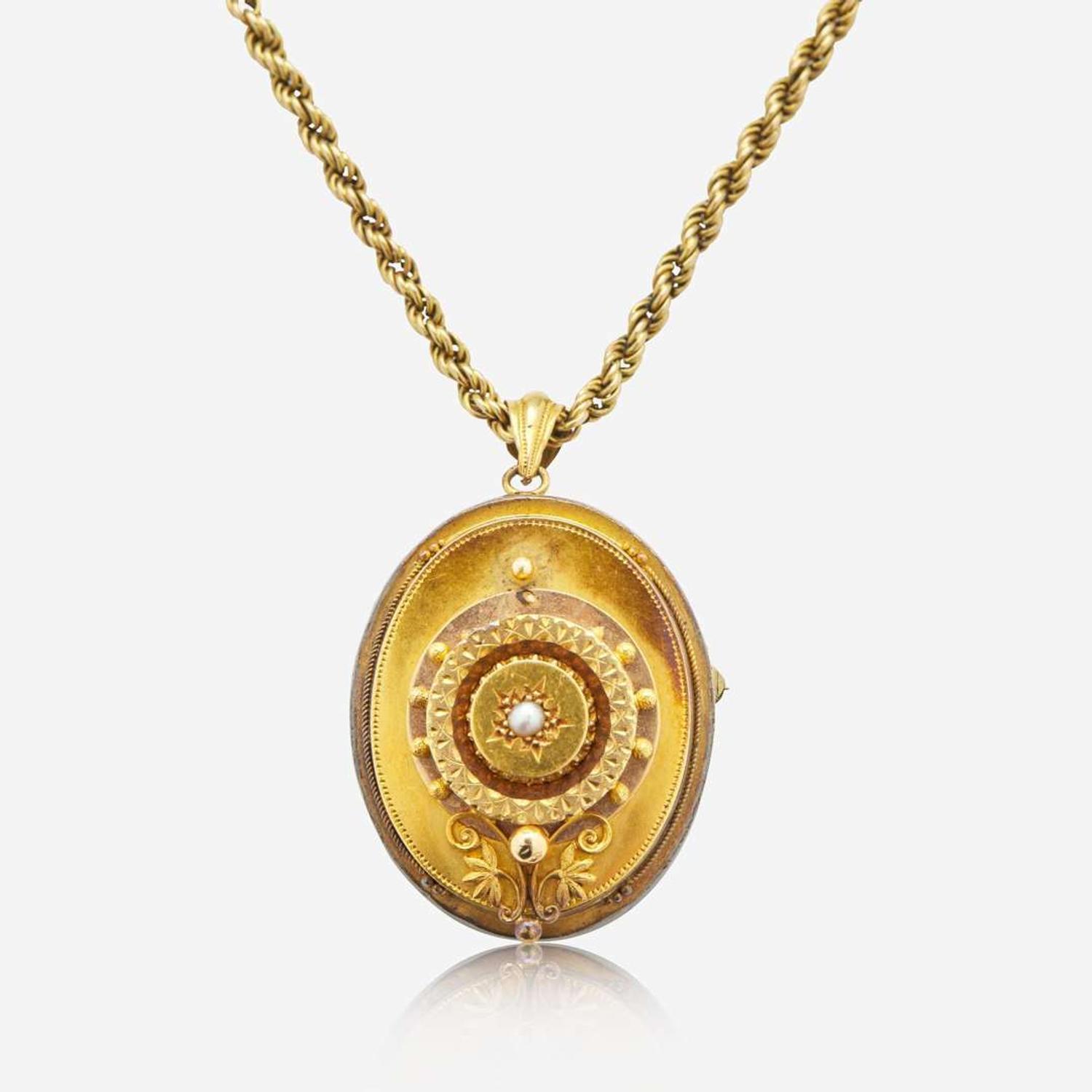 A 14K Yellow Gold Victorian Pendant and Chain
