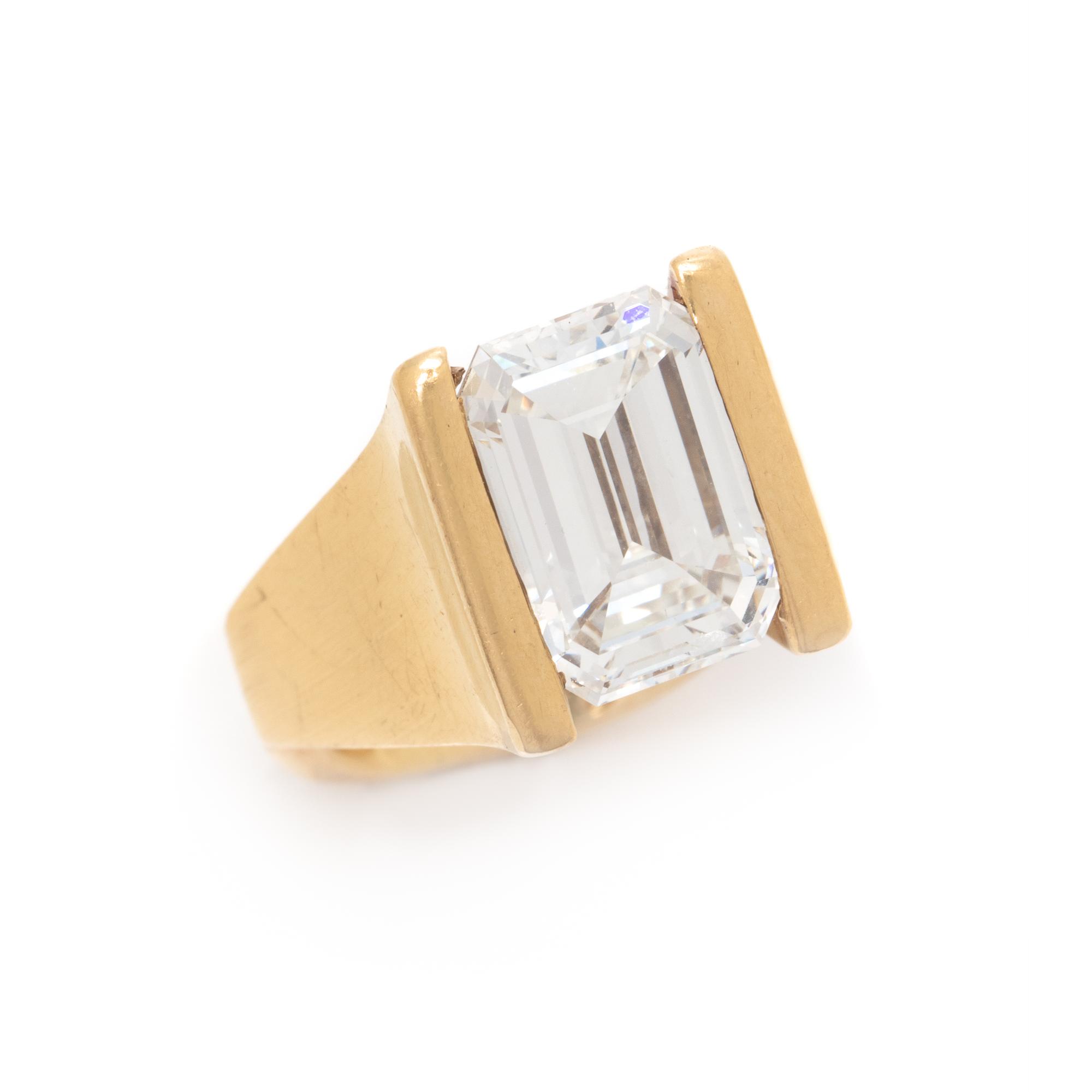 YELLOW GOLD AND DIAMOND RING