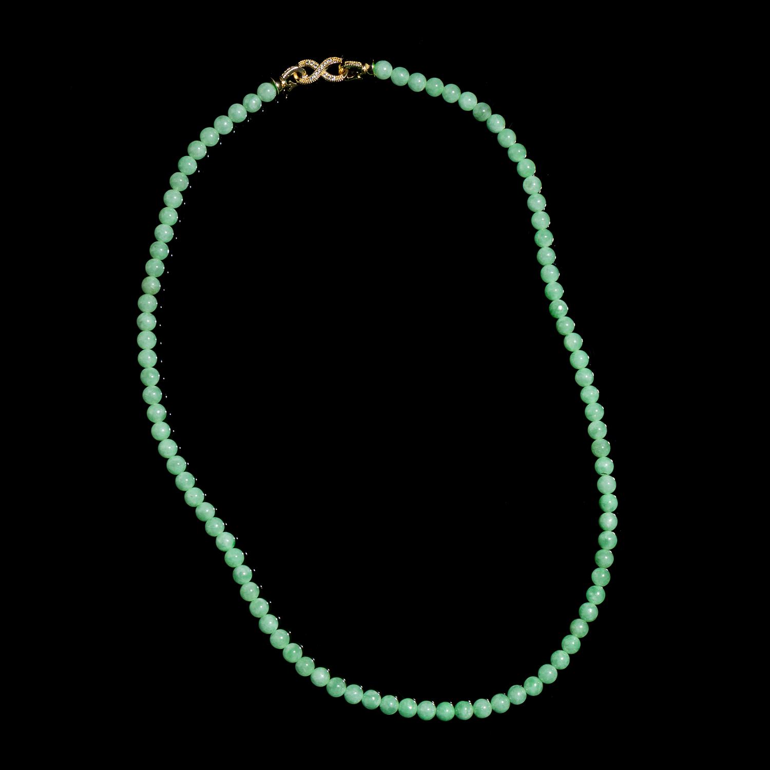 A Chinese Jadeite Bead Necklace 翡翠珠链一條
