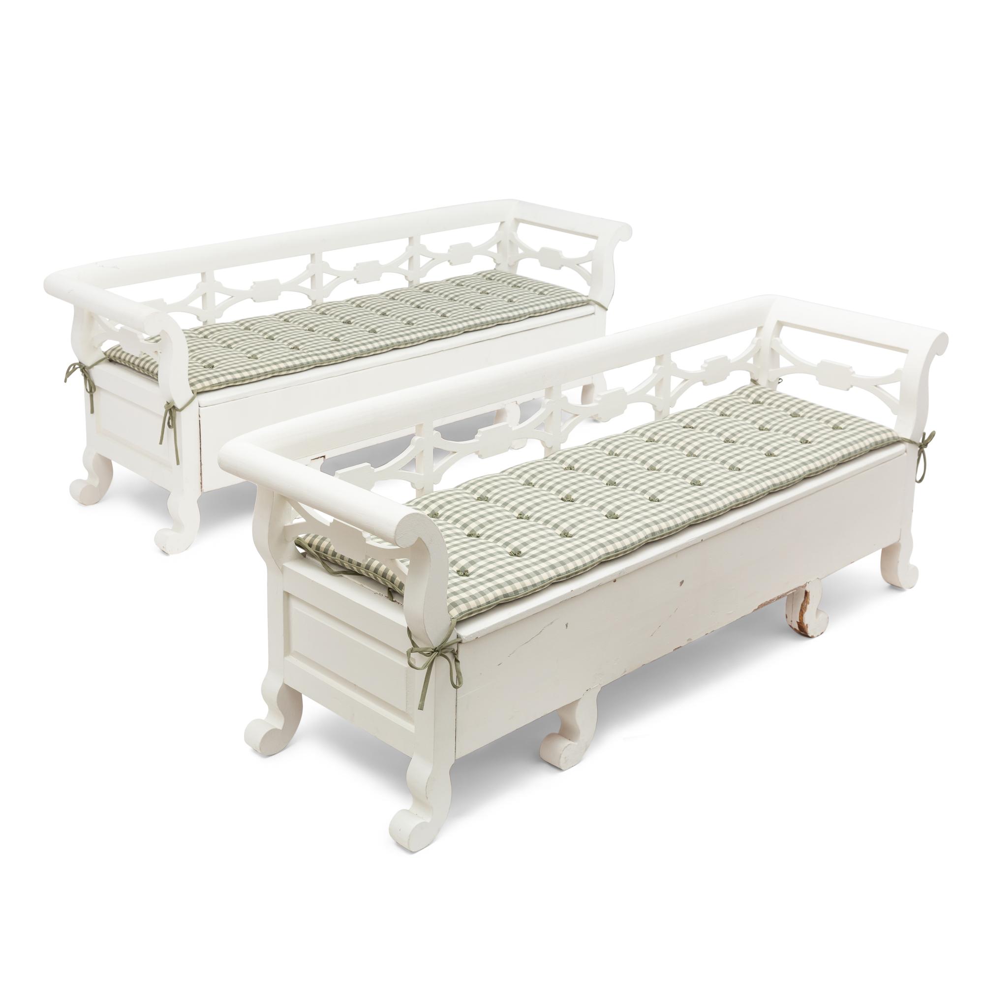 A Pair of Swedish Kökssoffa Painted Pine Storage Benches