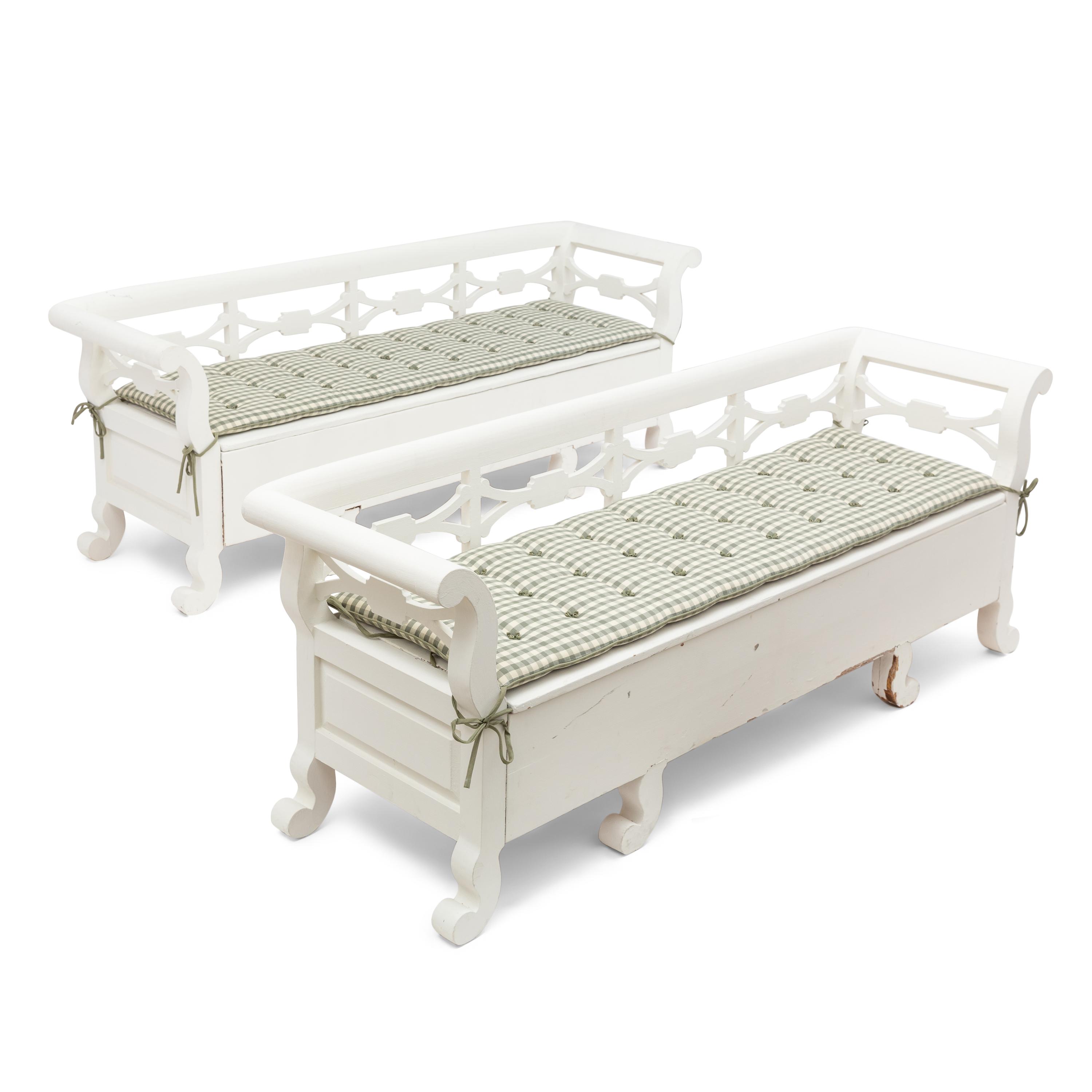 A Pair of Swedish Kökssoffa Painted Pine Storage Benches