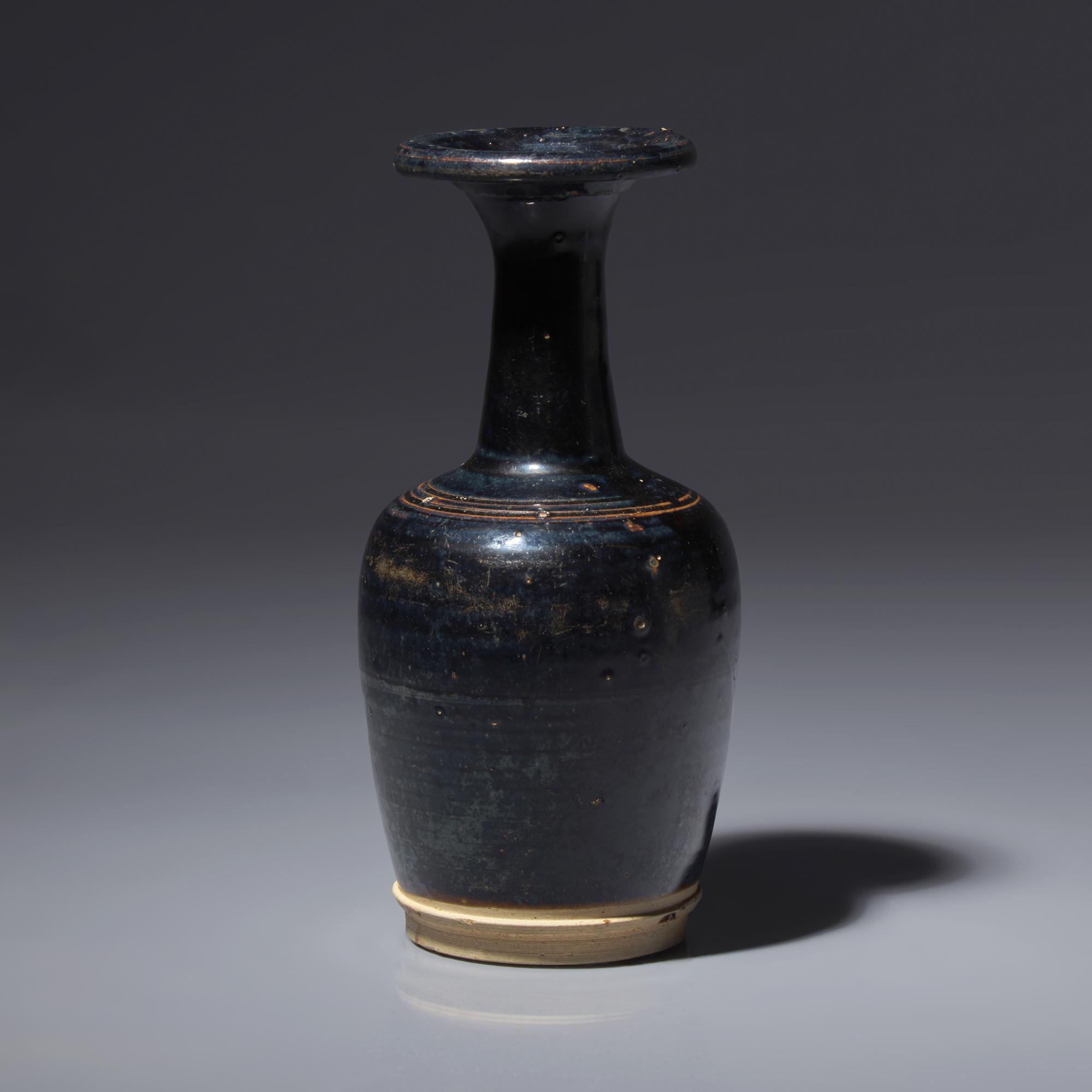 A Chinese Black Glazed Mallet-Form Vase, Song-Yuan Dynasty — 宋-元 黑釉小紙槌瓶